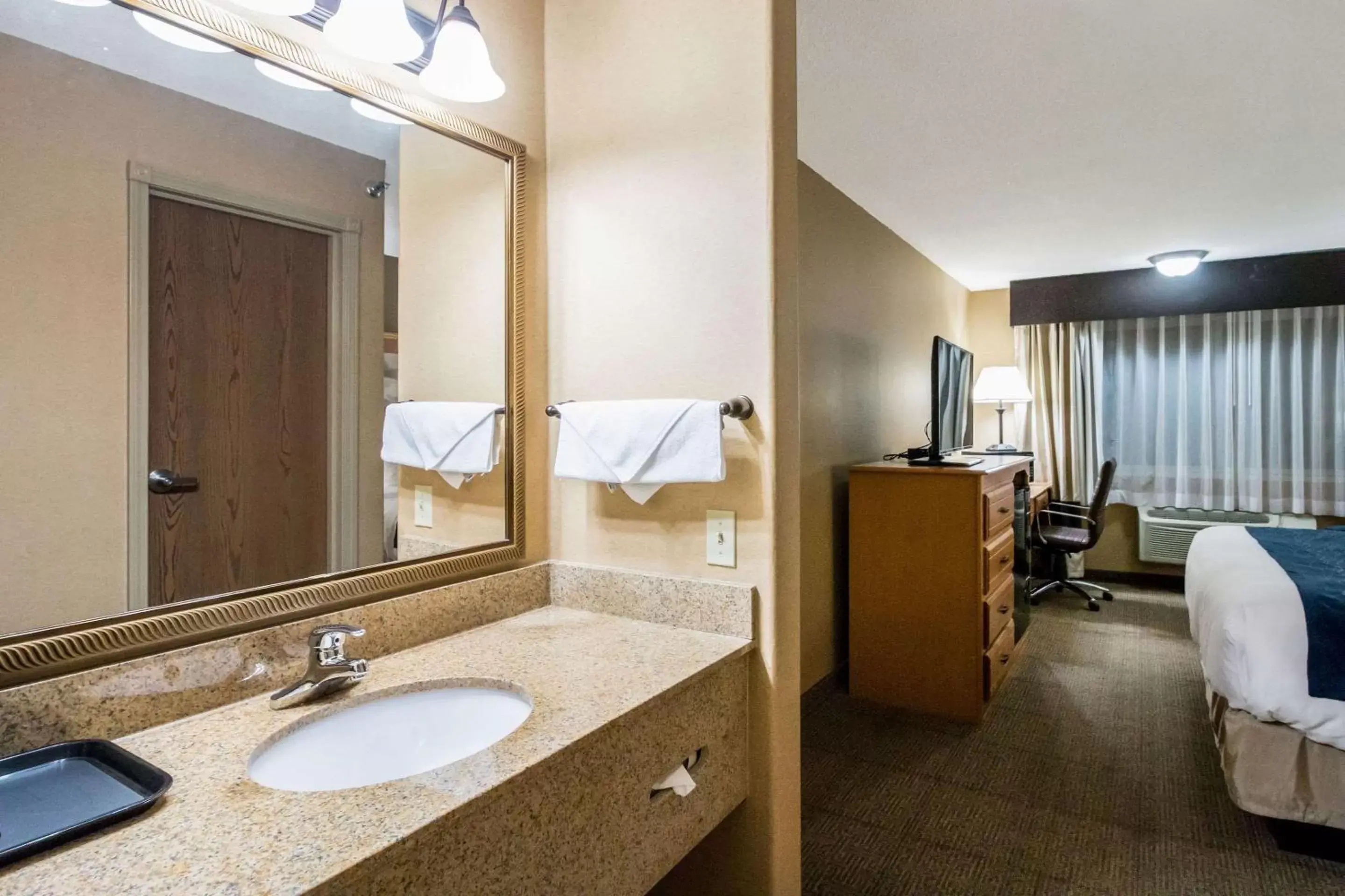 Photo of the whole room, Bathroom in Comfort Inn Green River National Park Area