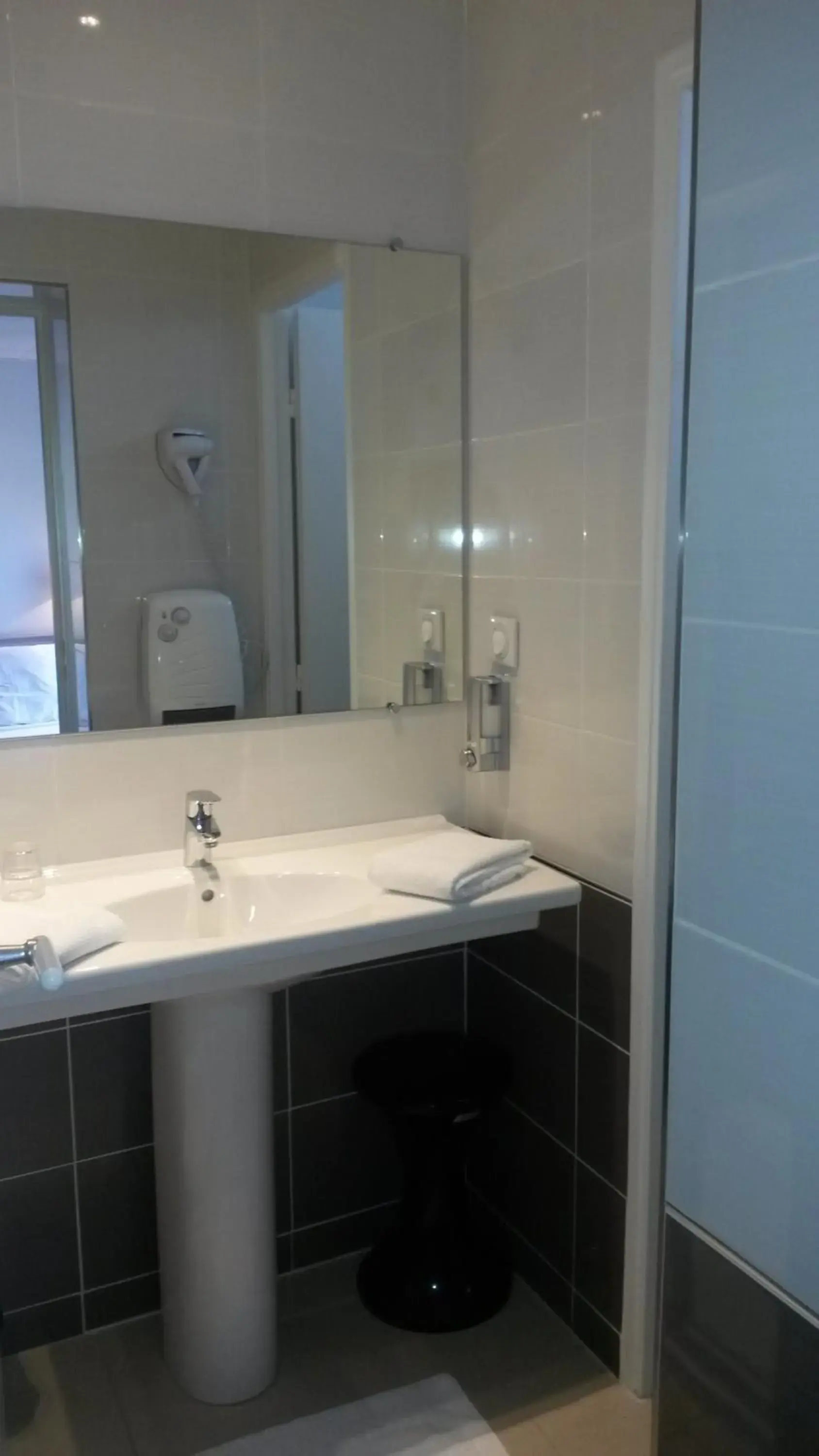 Shower, Bathroom in Berlioz Nn Lyon