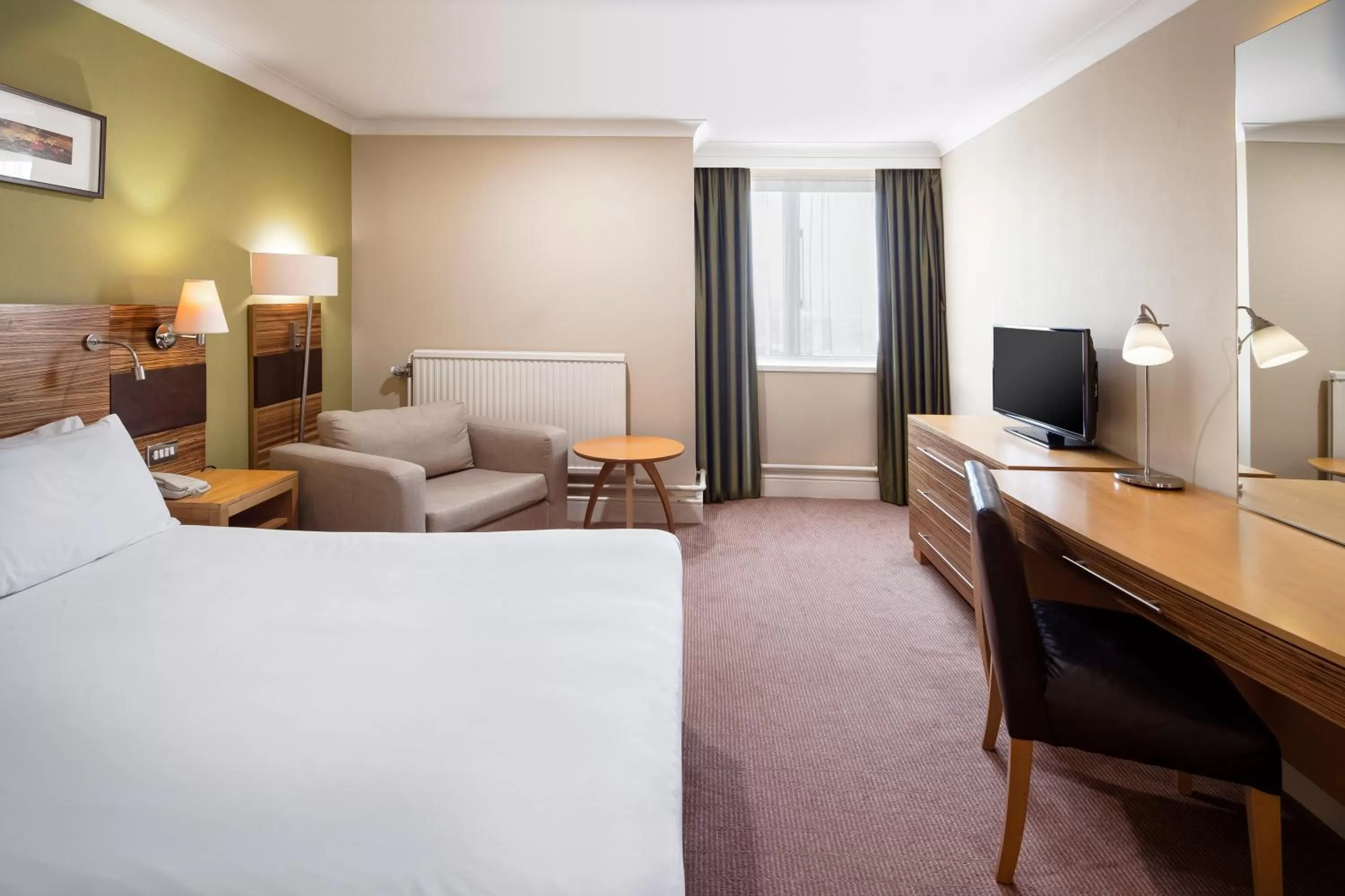 Toilet, Bed in Crowne Plaza Chester by IHG