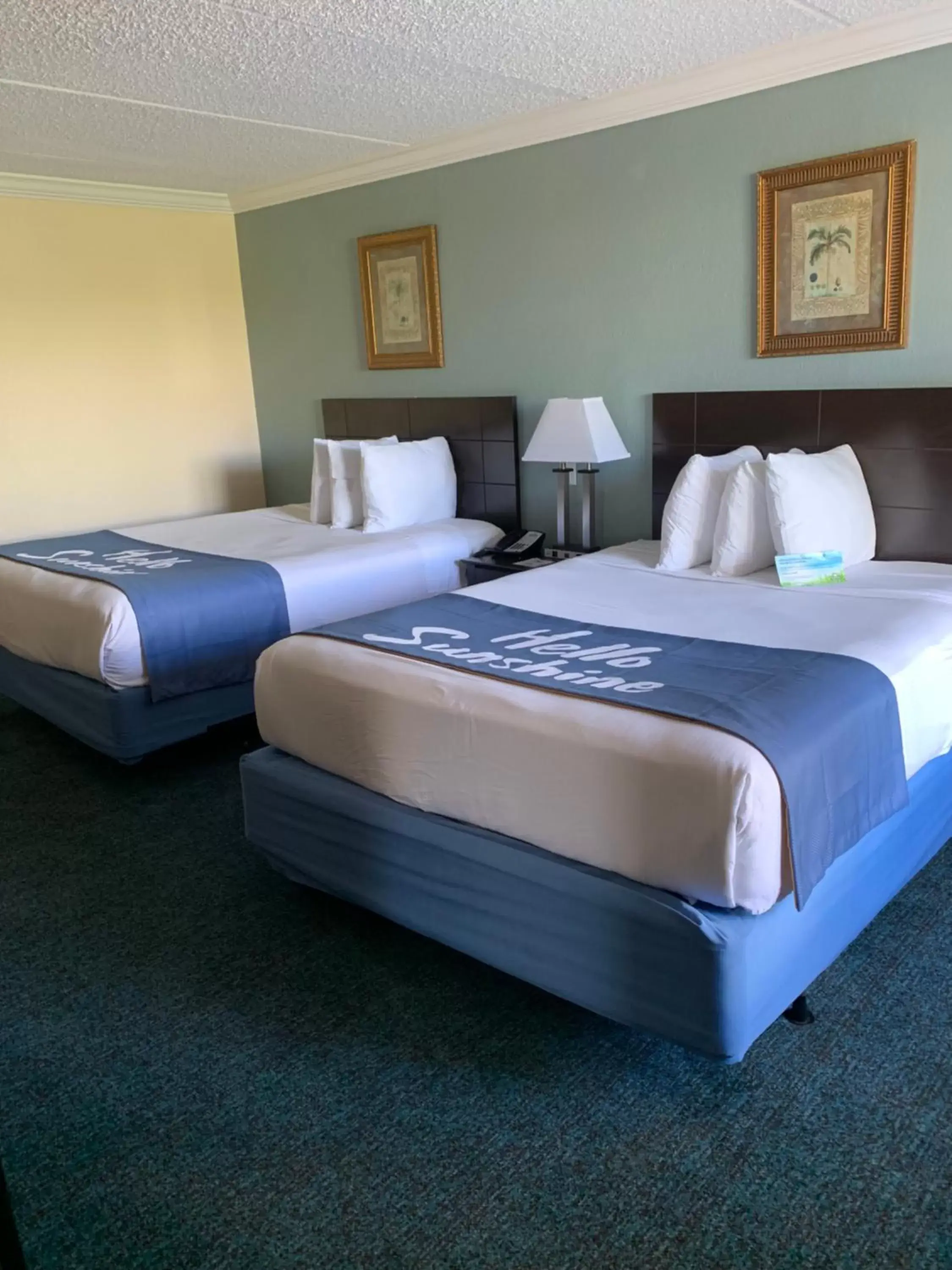 Bed in Days Inn by Wyndham Orlando Airport Florida Mall