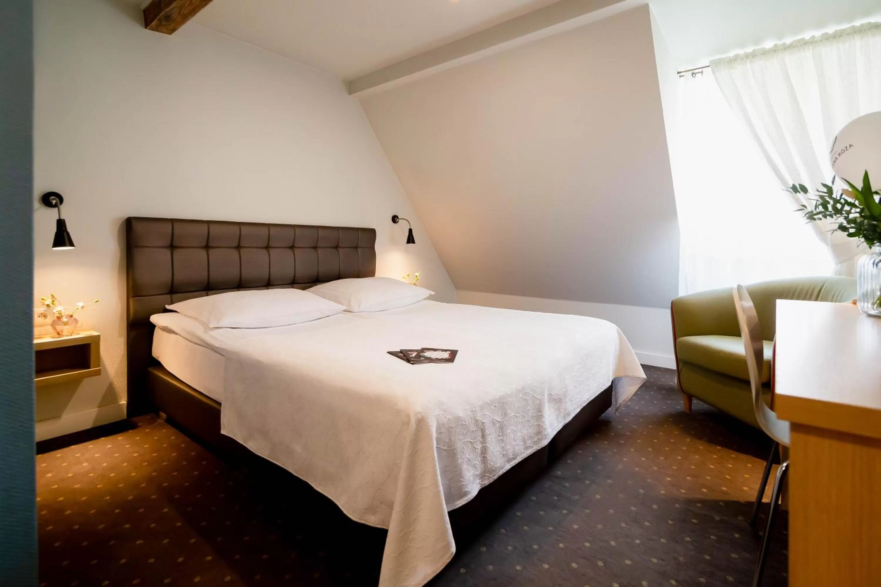 Bed in Hotel Czarna Róża