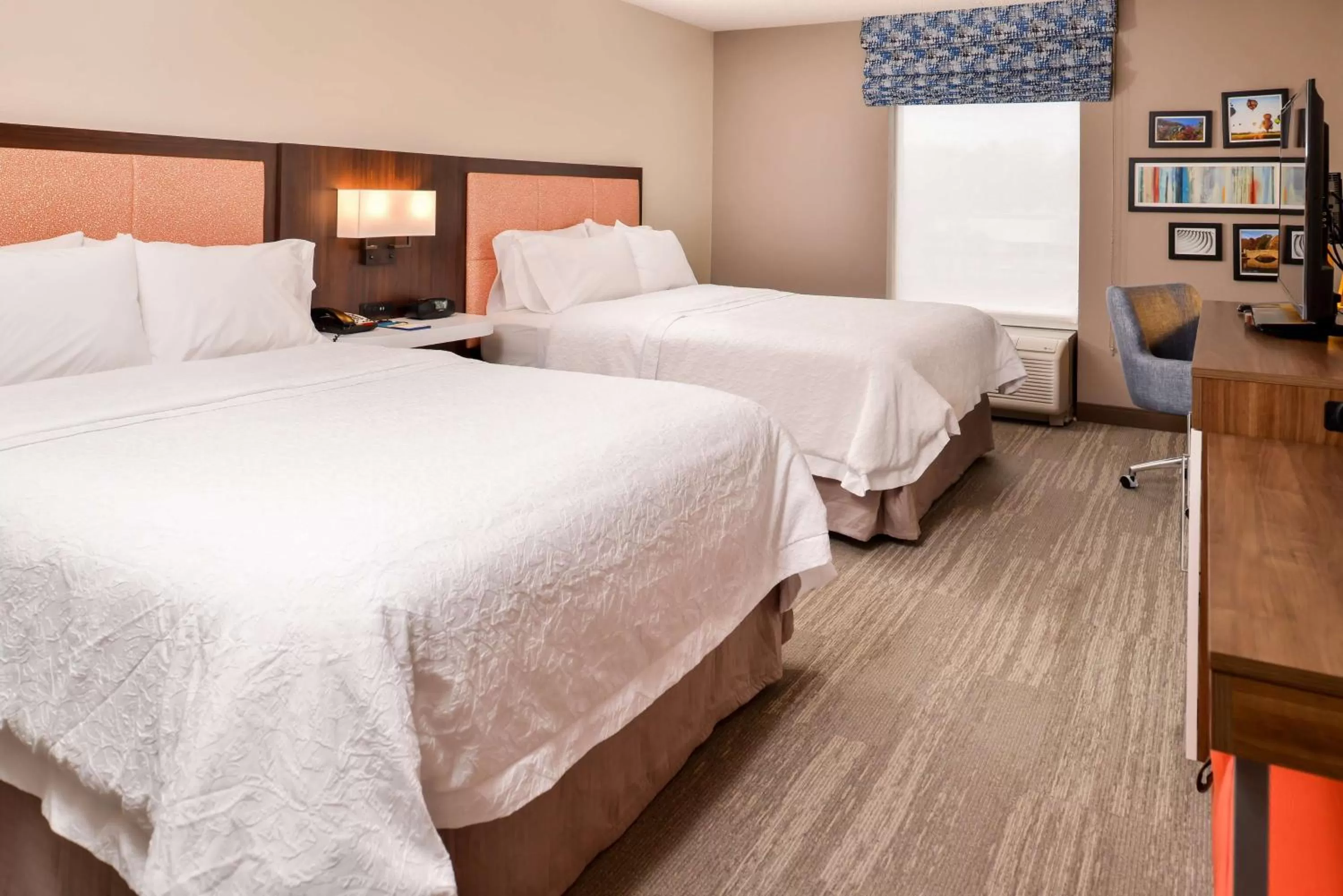 Bedroom, Bed in Hampton Inn Statesville