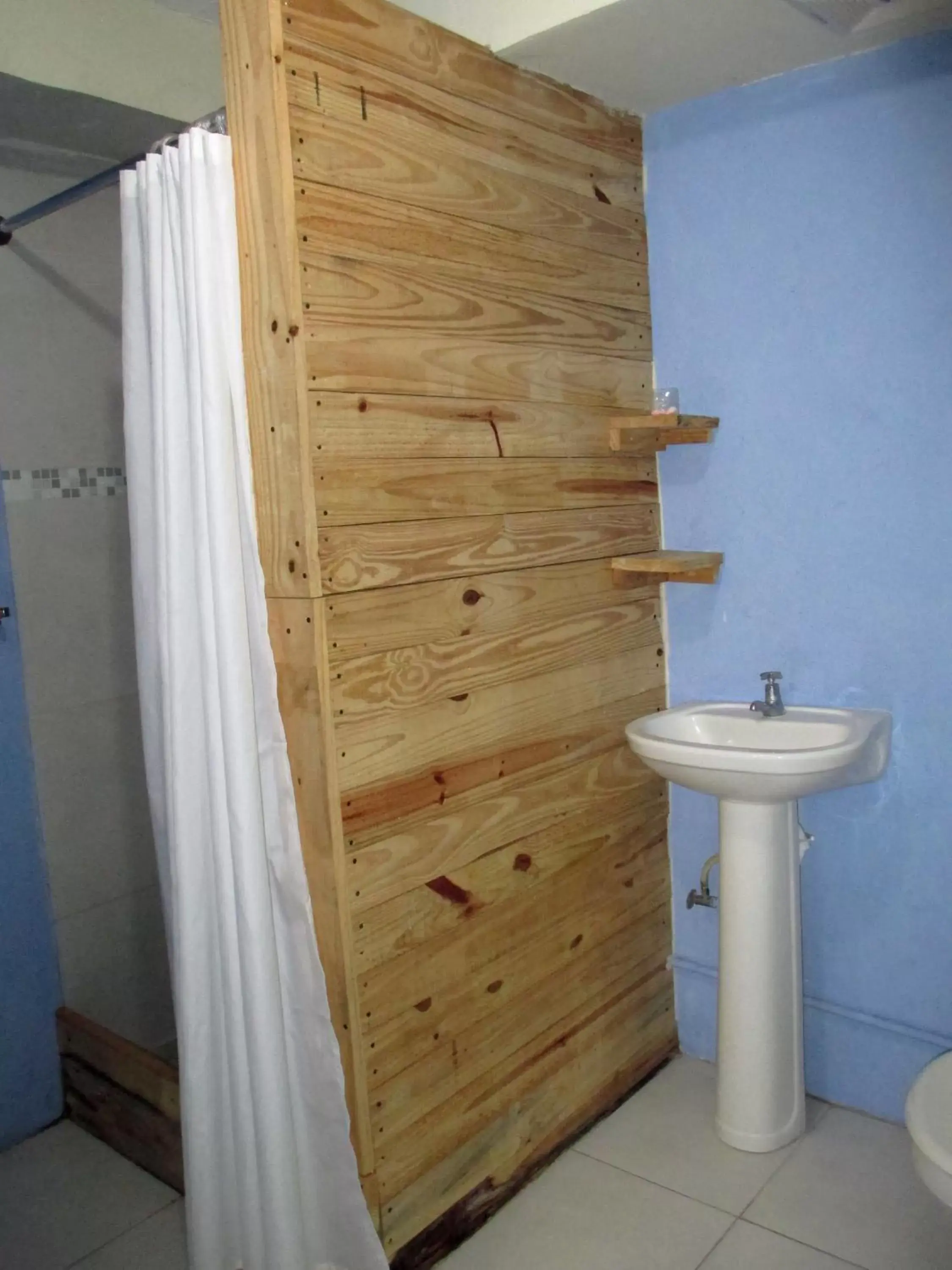 Shower in Kingsworth Bed and Breakfast Shower in Kingsworth Bed and Breakfast