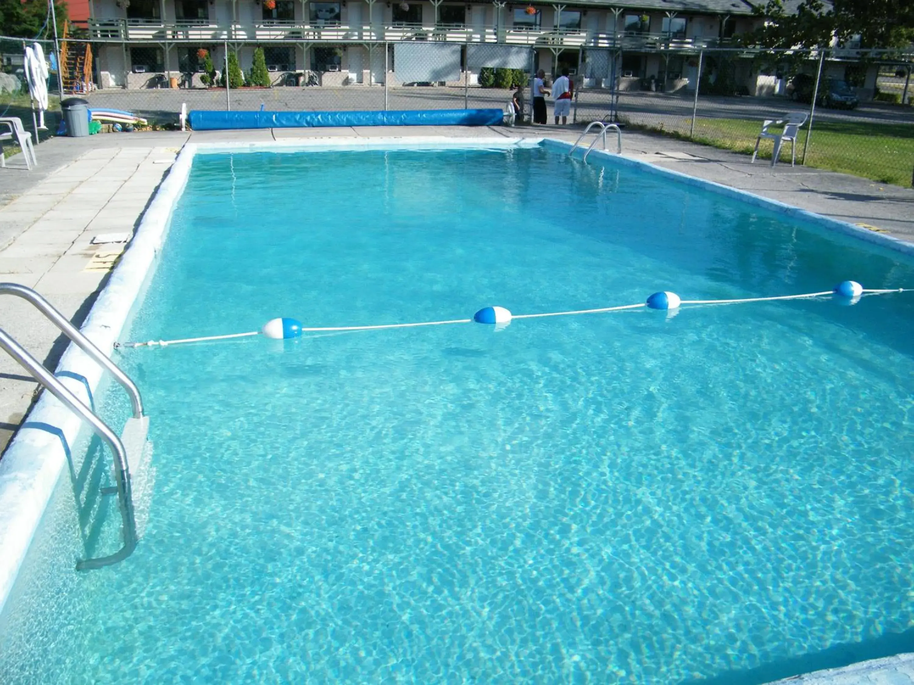 Swimming Pool in Campbellford River Inn