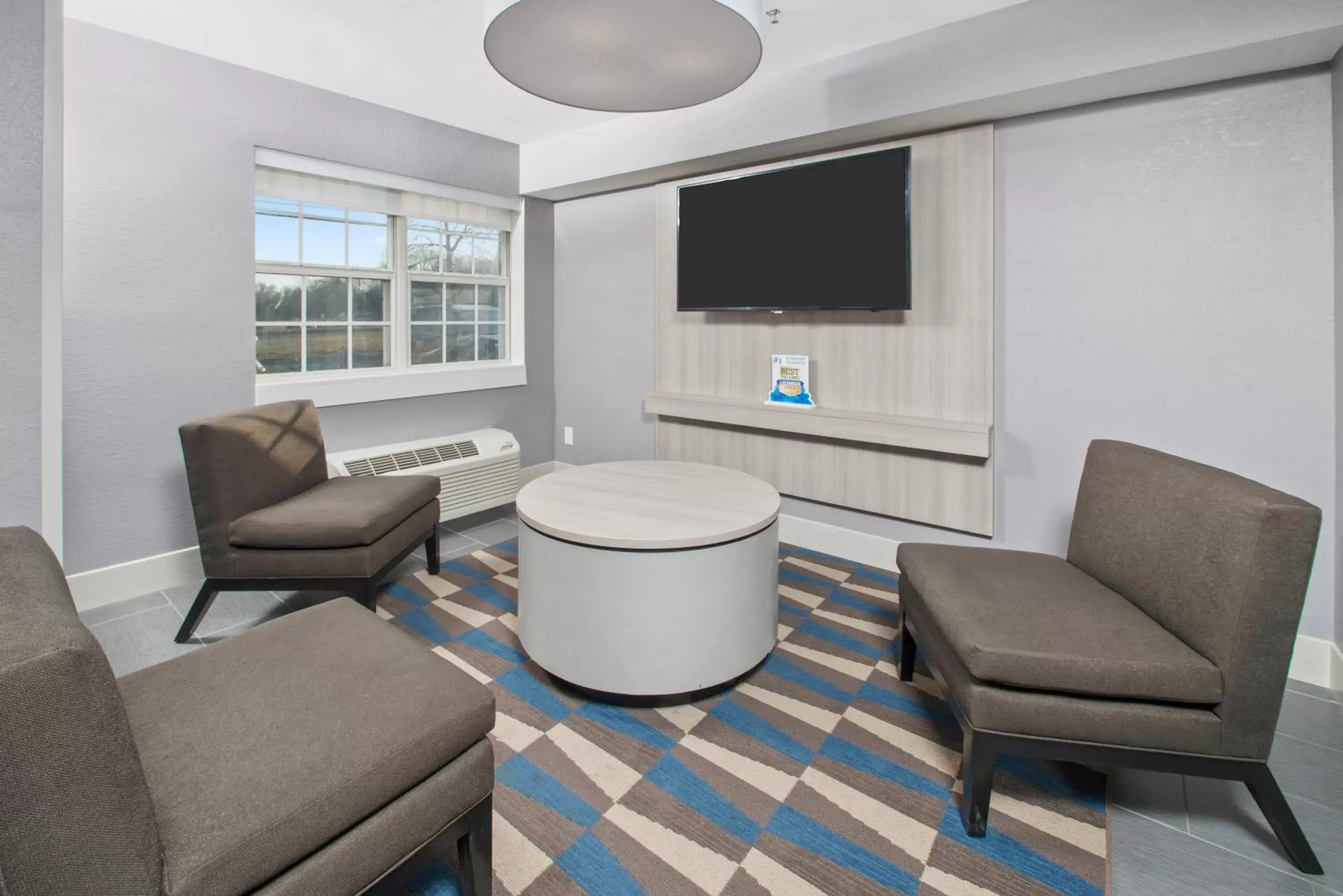 Lobby or reception, Seating Area in Microtel Inn & Suites by Wyndham Bethel/Danbury