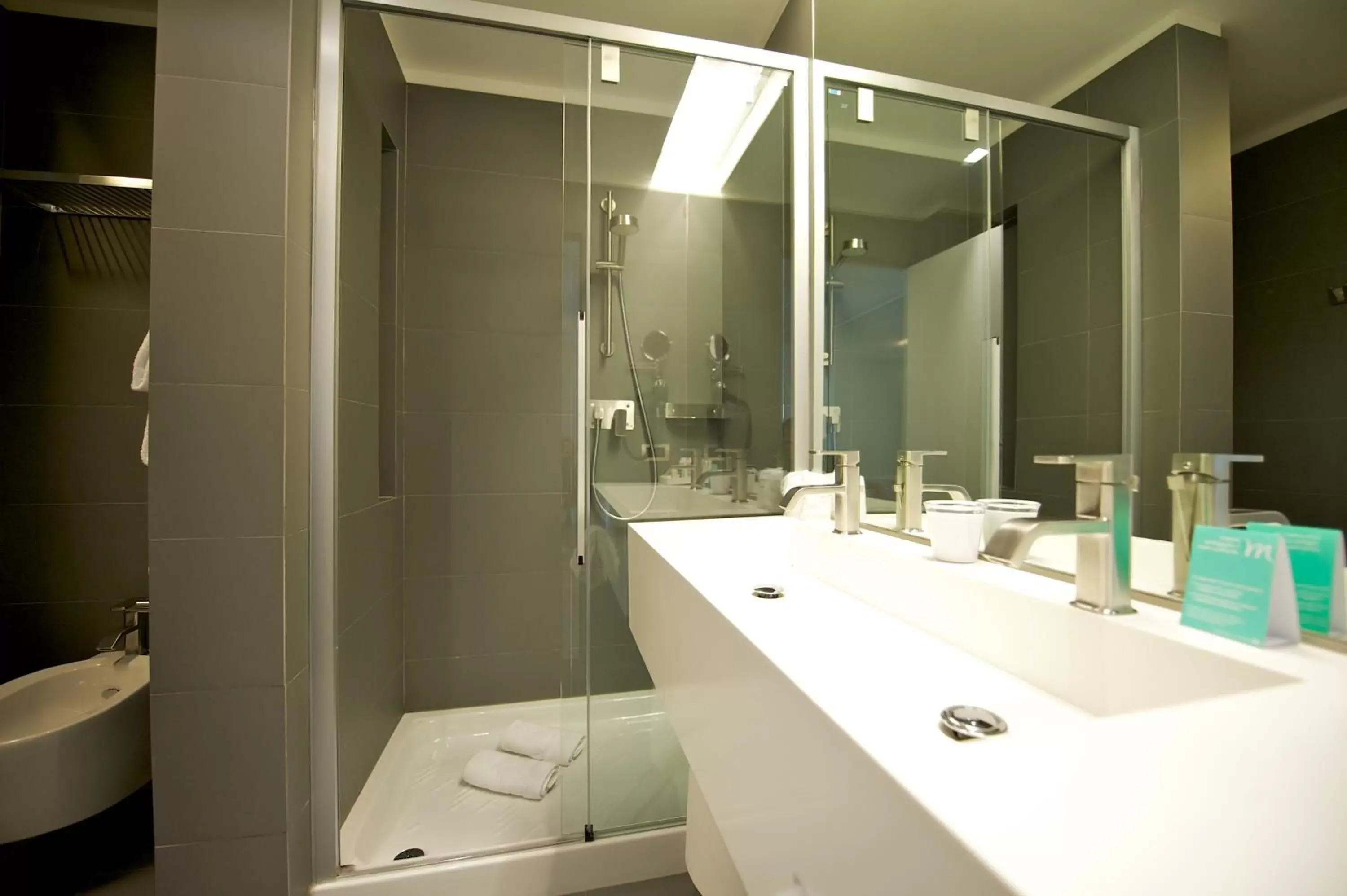 Shower, Bathroom in Mercure Nerocubo Rovereto