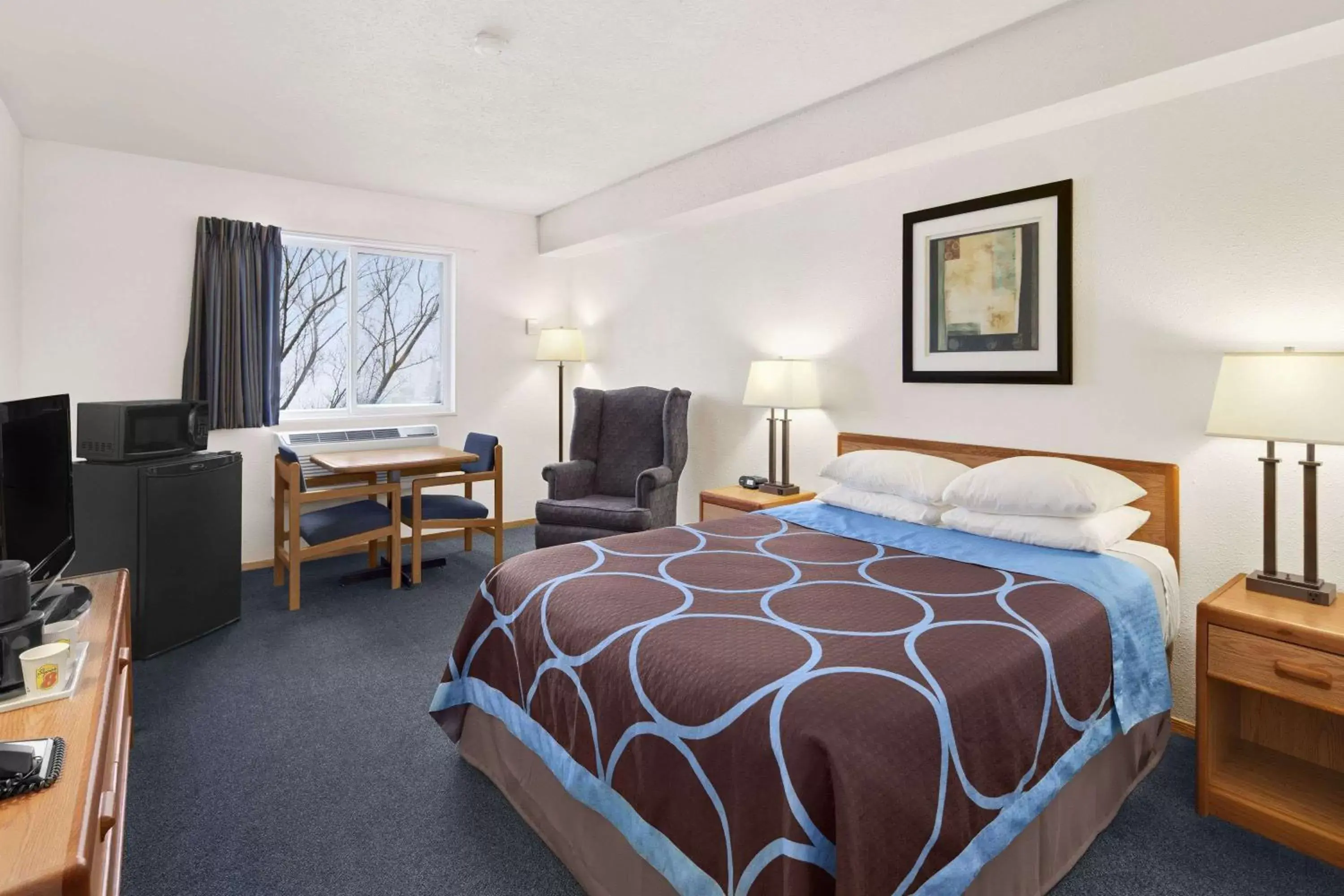 Queen Room - Disability Access/Non-Smoking in Super 8 by Wyndham Swift Current