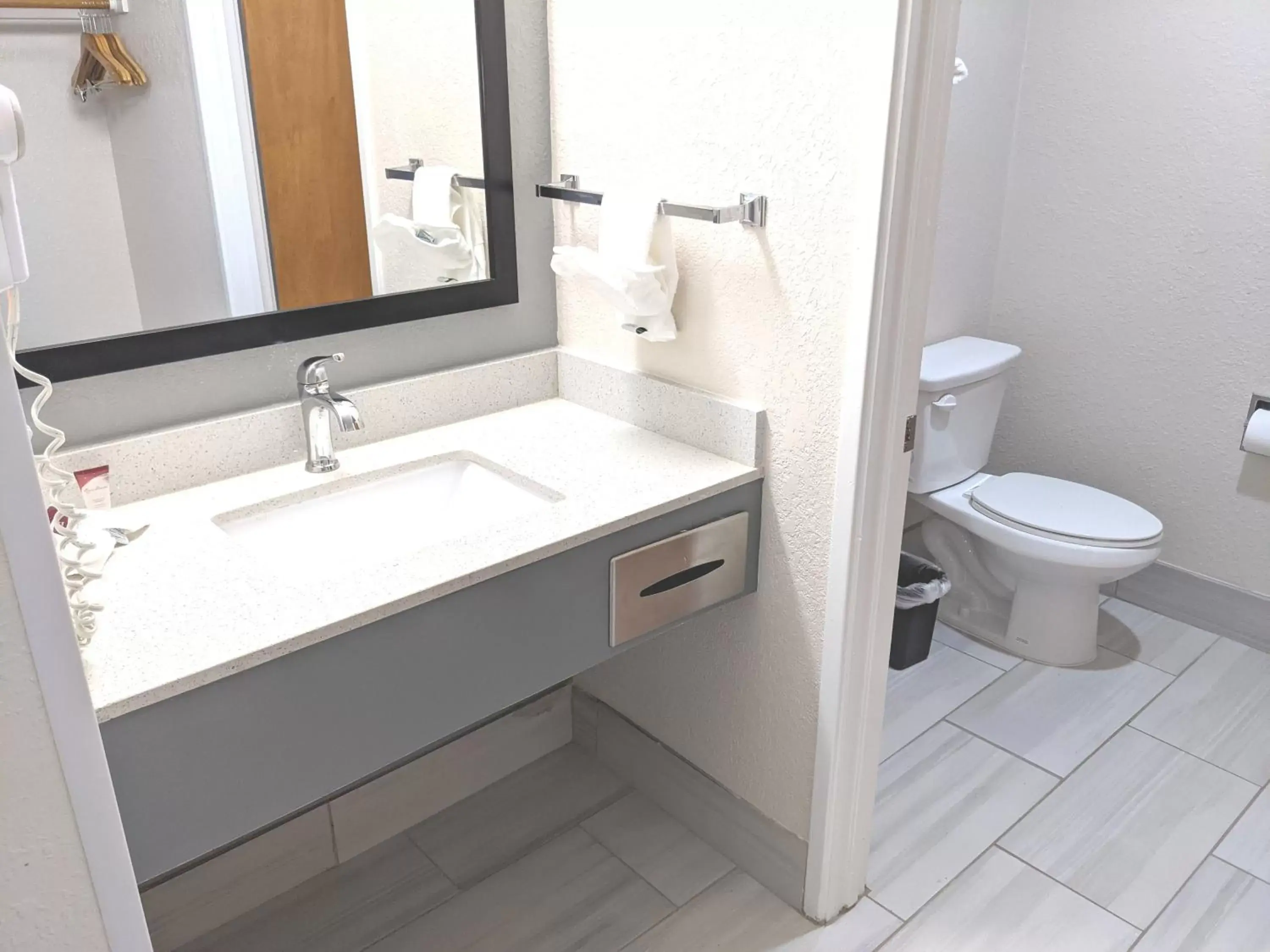 Bathroom in Quality Inn & Suites South San Jose - Morgan Hill