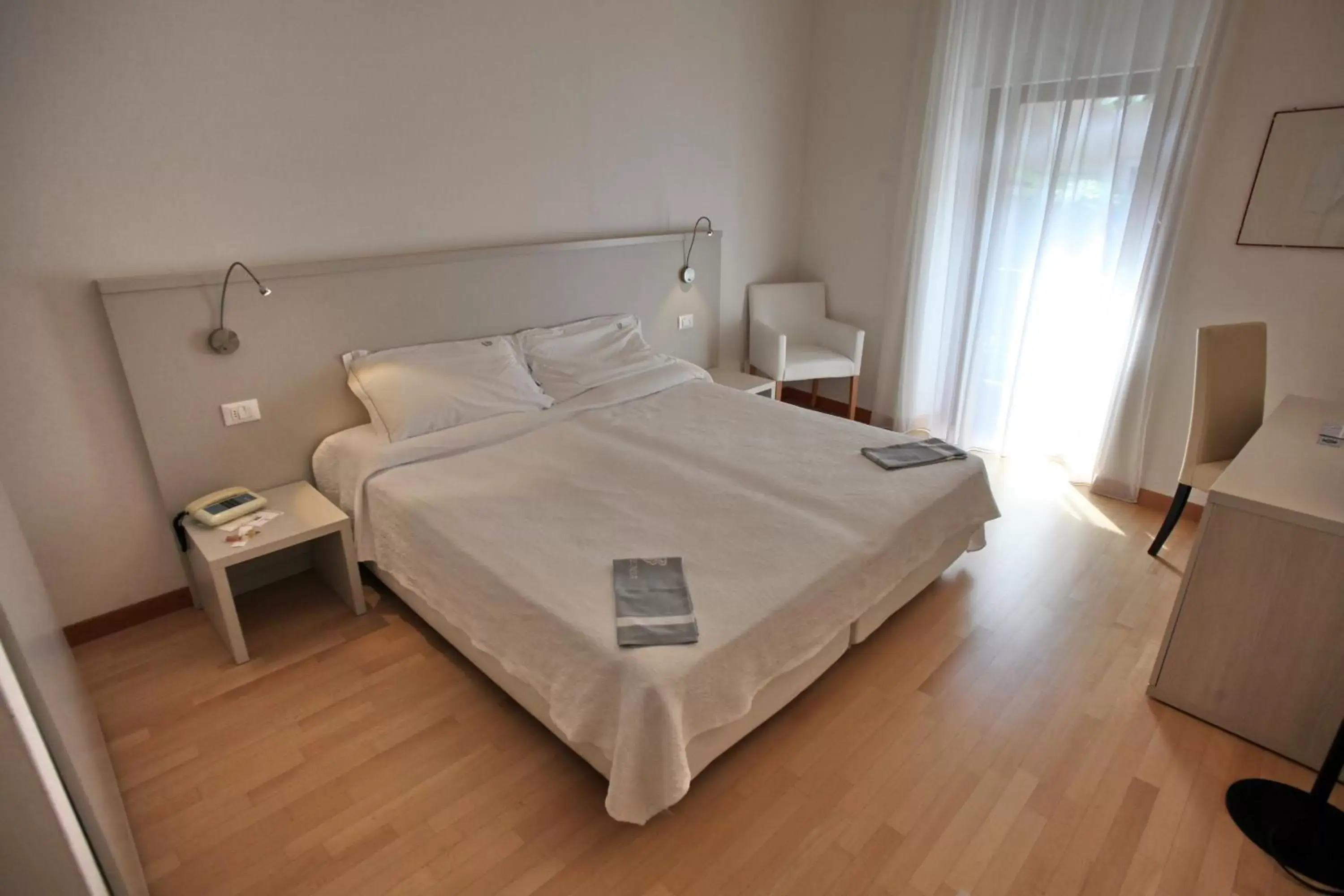 Bedroom, Bed in Albergo Accademia