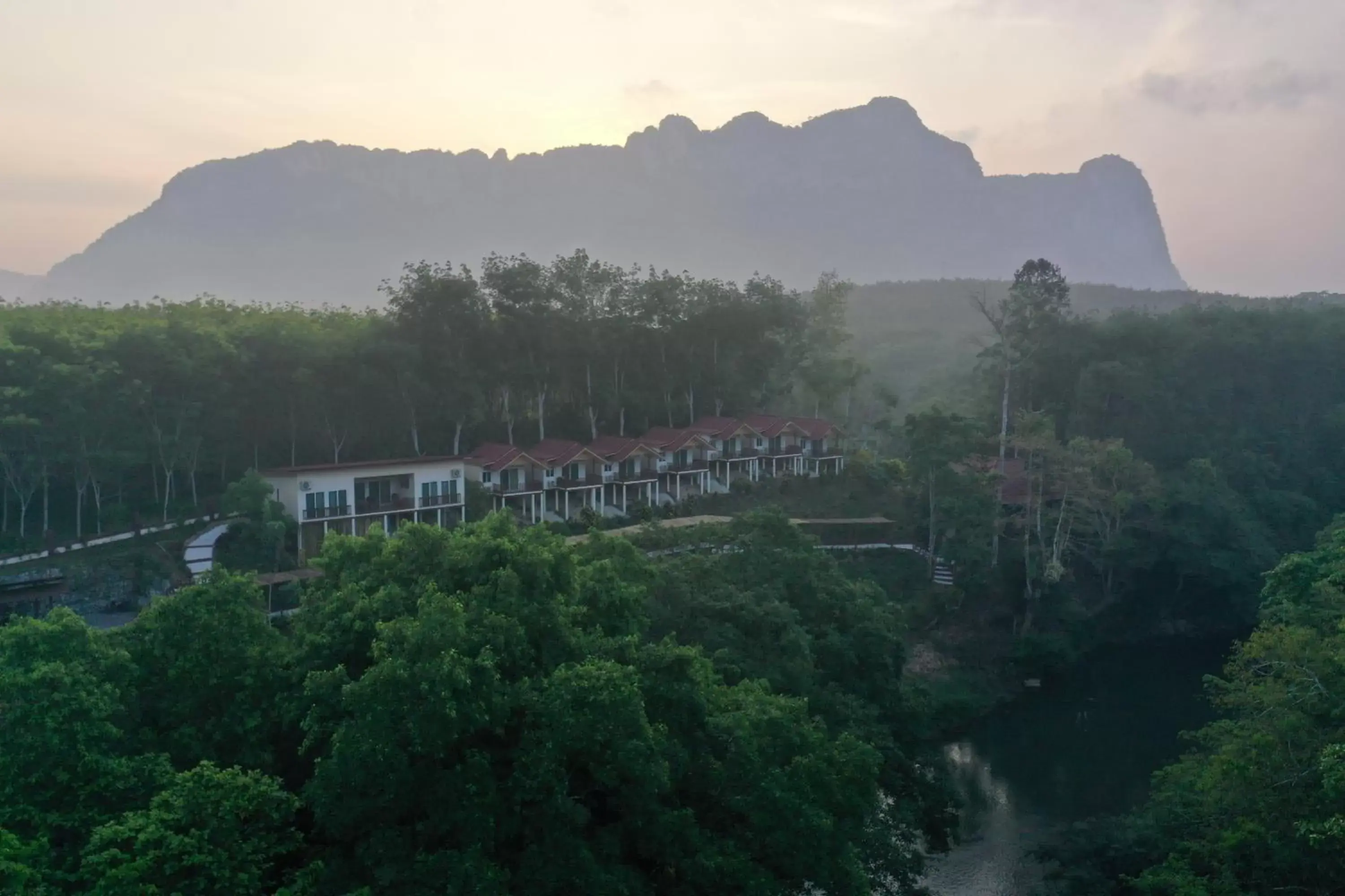 Natural landscape, Mountain View in Khao Sok River Home Resort