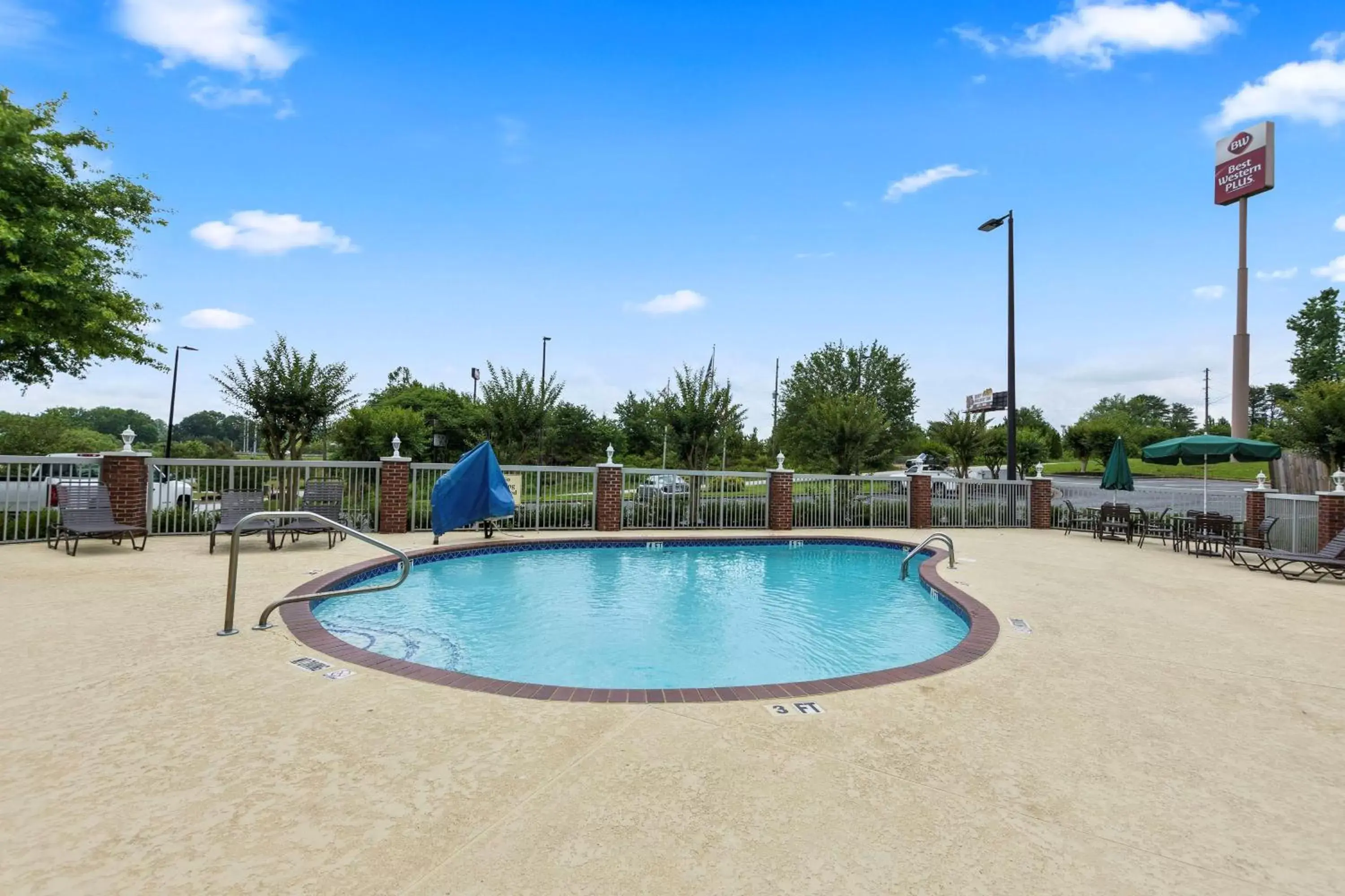 On site, Swimming Pool in Best Western Plus Lake Lanier Gainesville Hotel & Suites