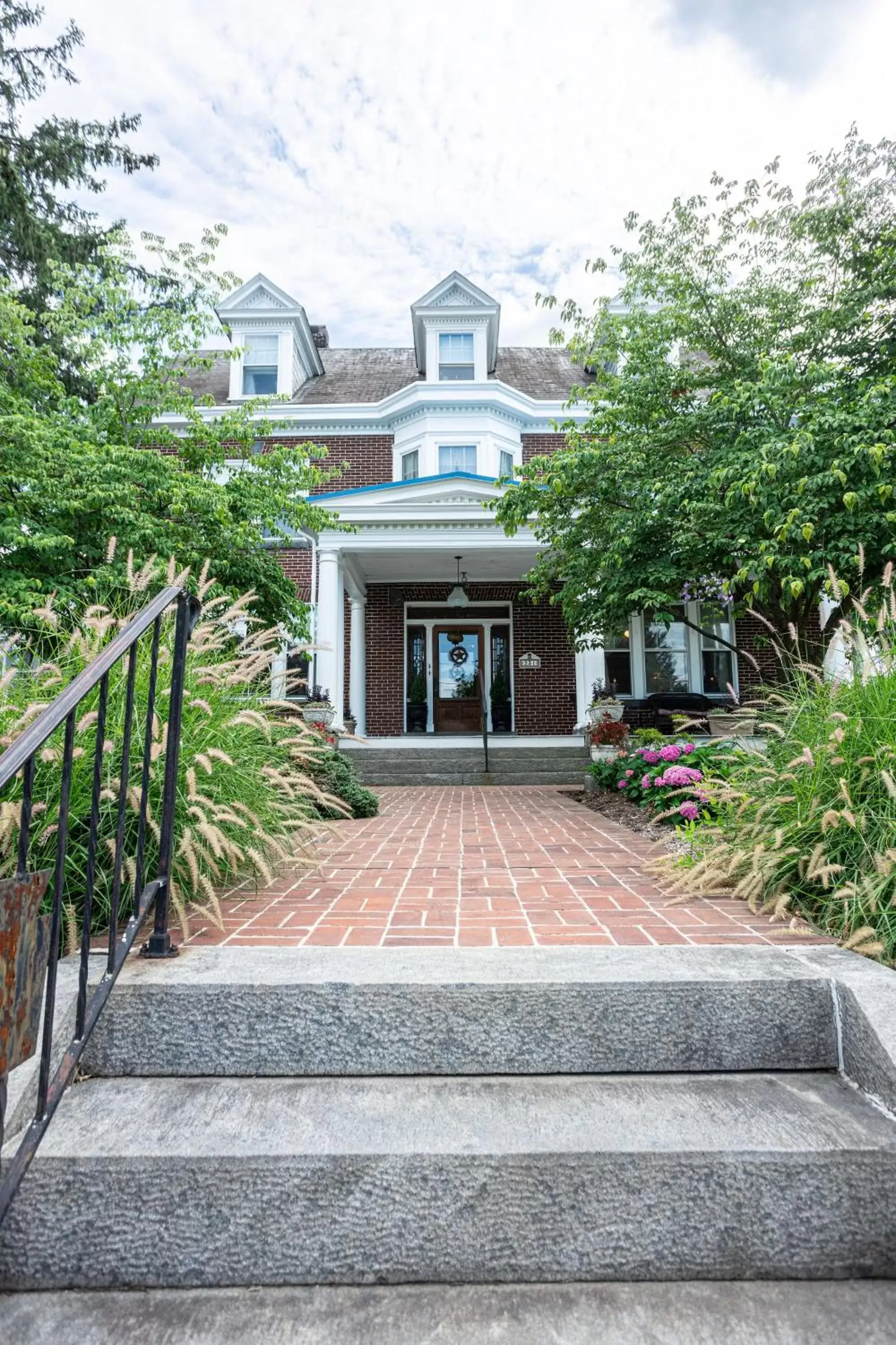 Property Building in Keystone Inn Bed and Breakfast