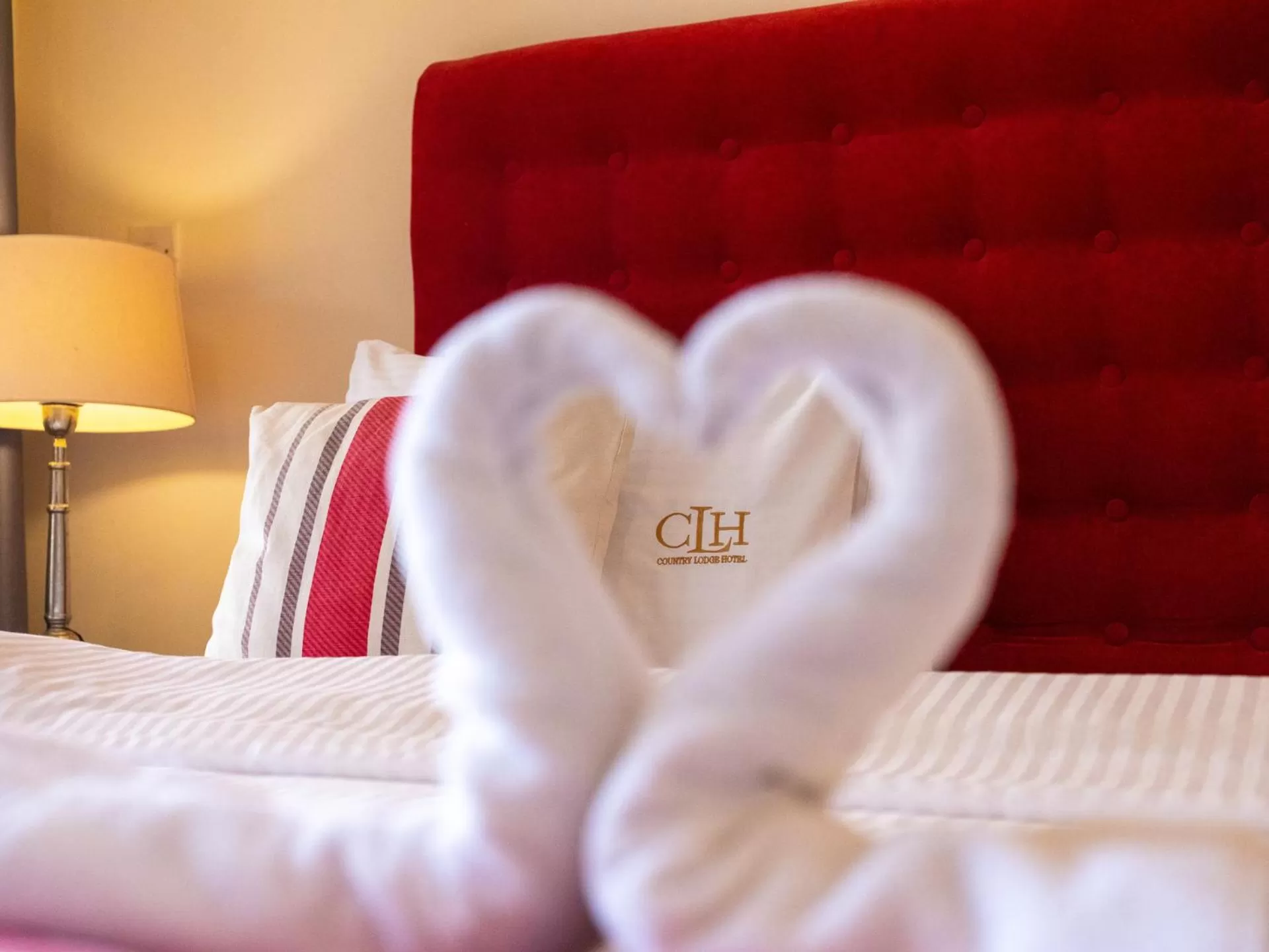 towels, Bed in The Country Lodge Hotel