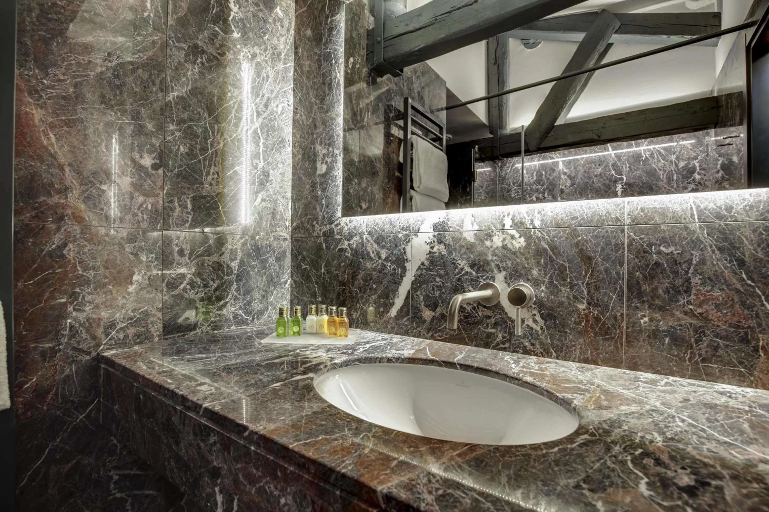 Bathroom in Hotel Donà Palace