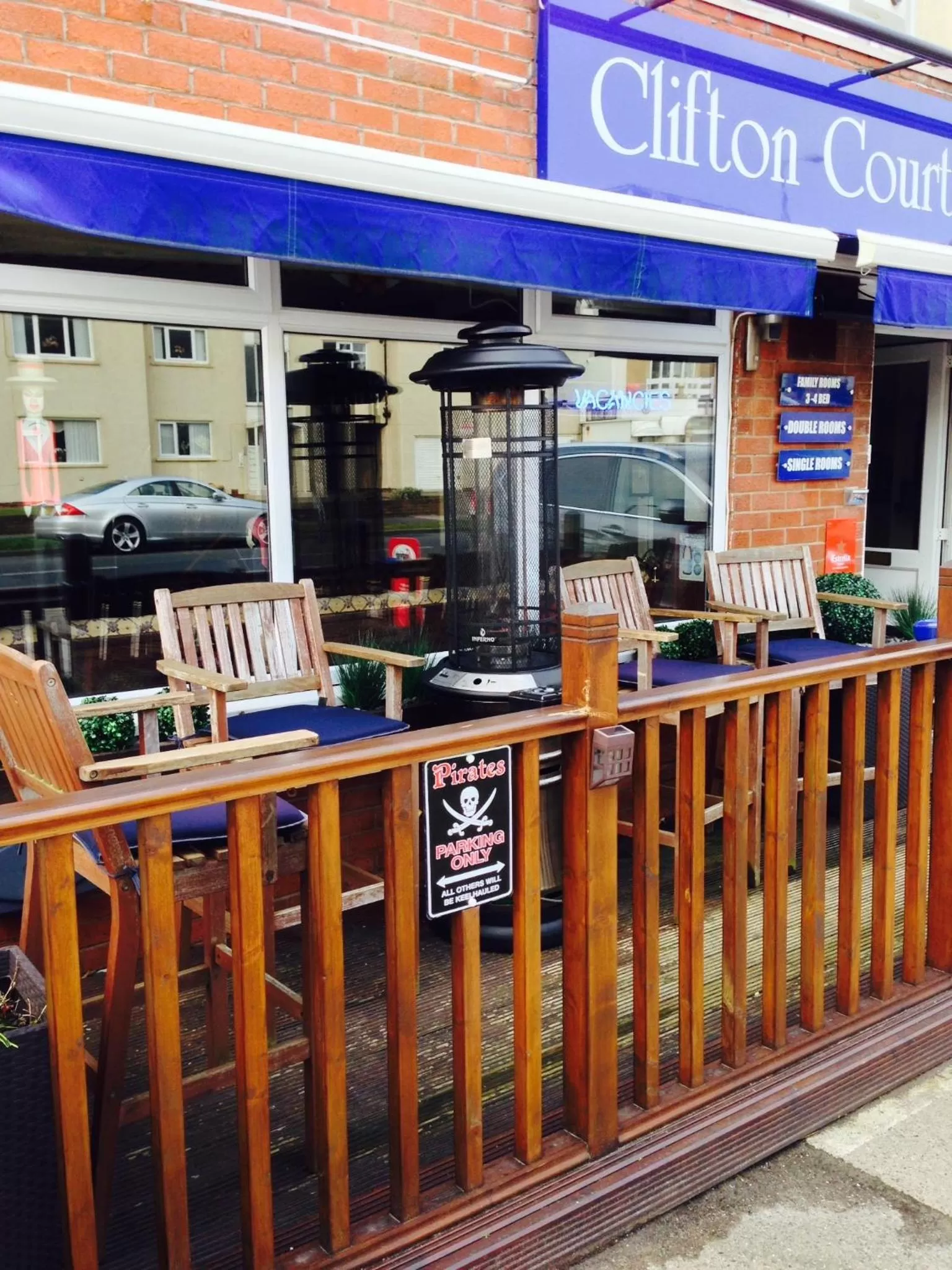 Facade/entrance in Clifton Court Hotel