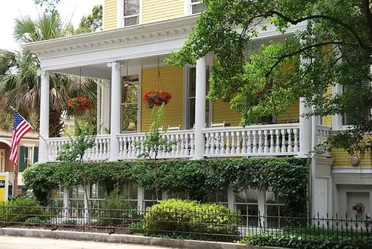 Property Building in Forsyth Park Inn