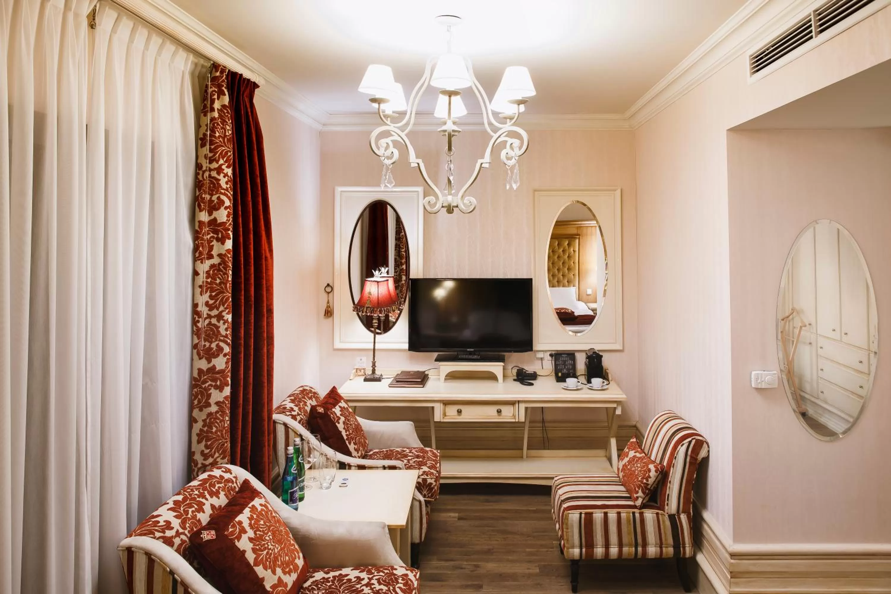 Photo of the whole room in Hotel Król Kazimierz