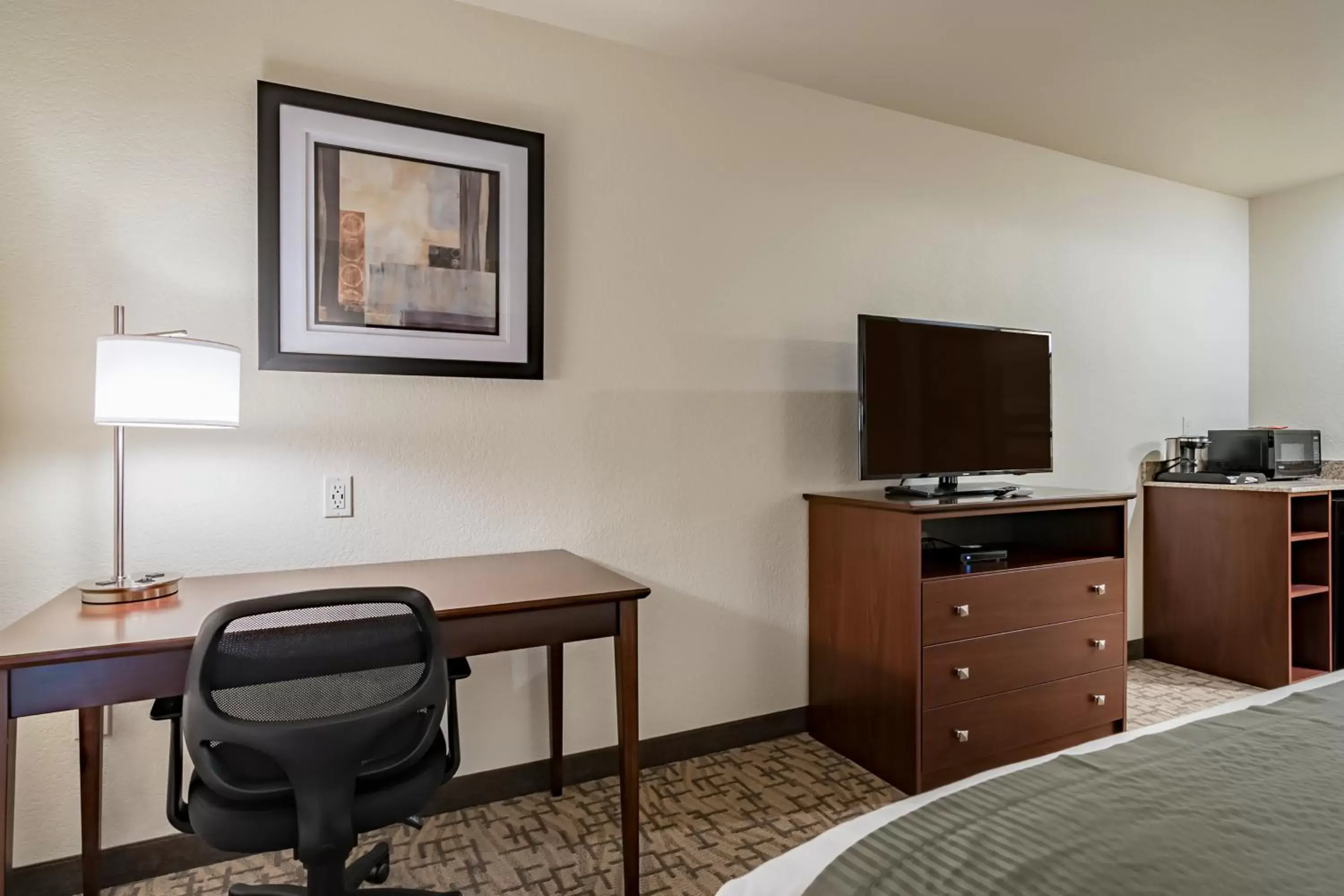 TV and multimedia, TV/Entertainment Center in Cobblestone Inn & Suites - Lamoni