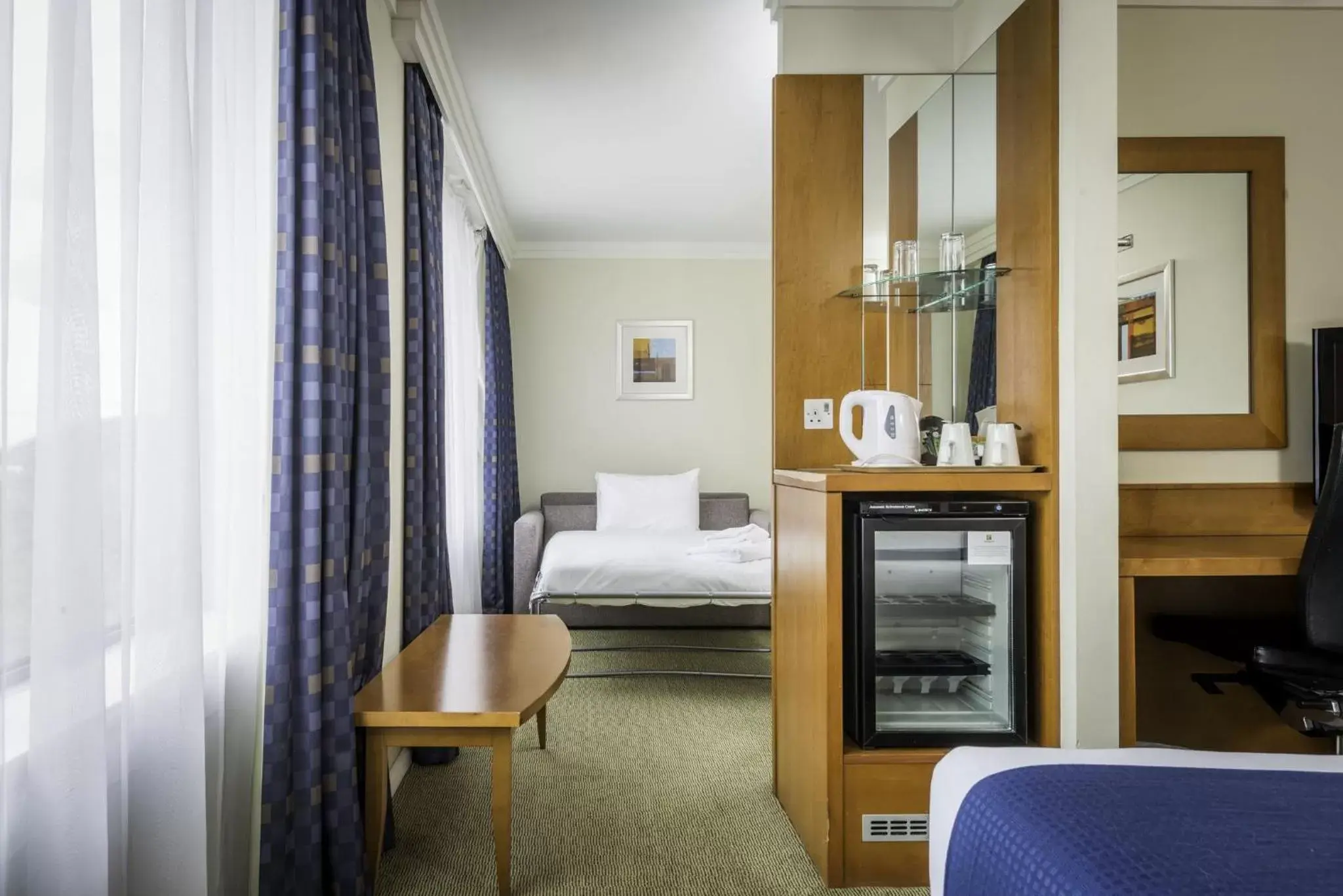 Photo of the whole room, Seating Area in Holiday Inn Milton Keynes Central, an IHG Hotel