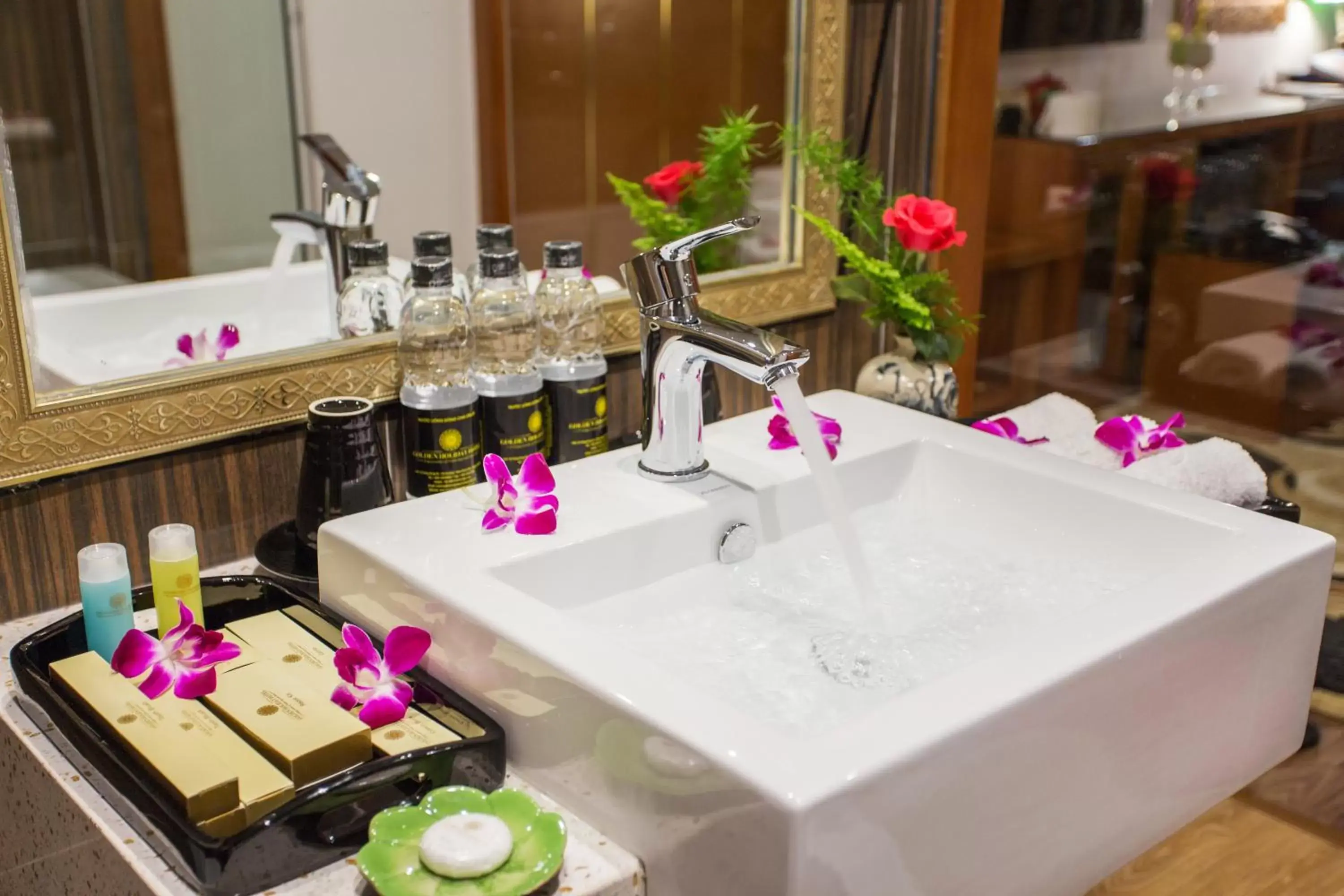 Bathroom in Hanoi Golden Holiday Hotel