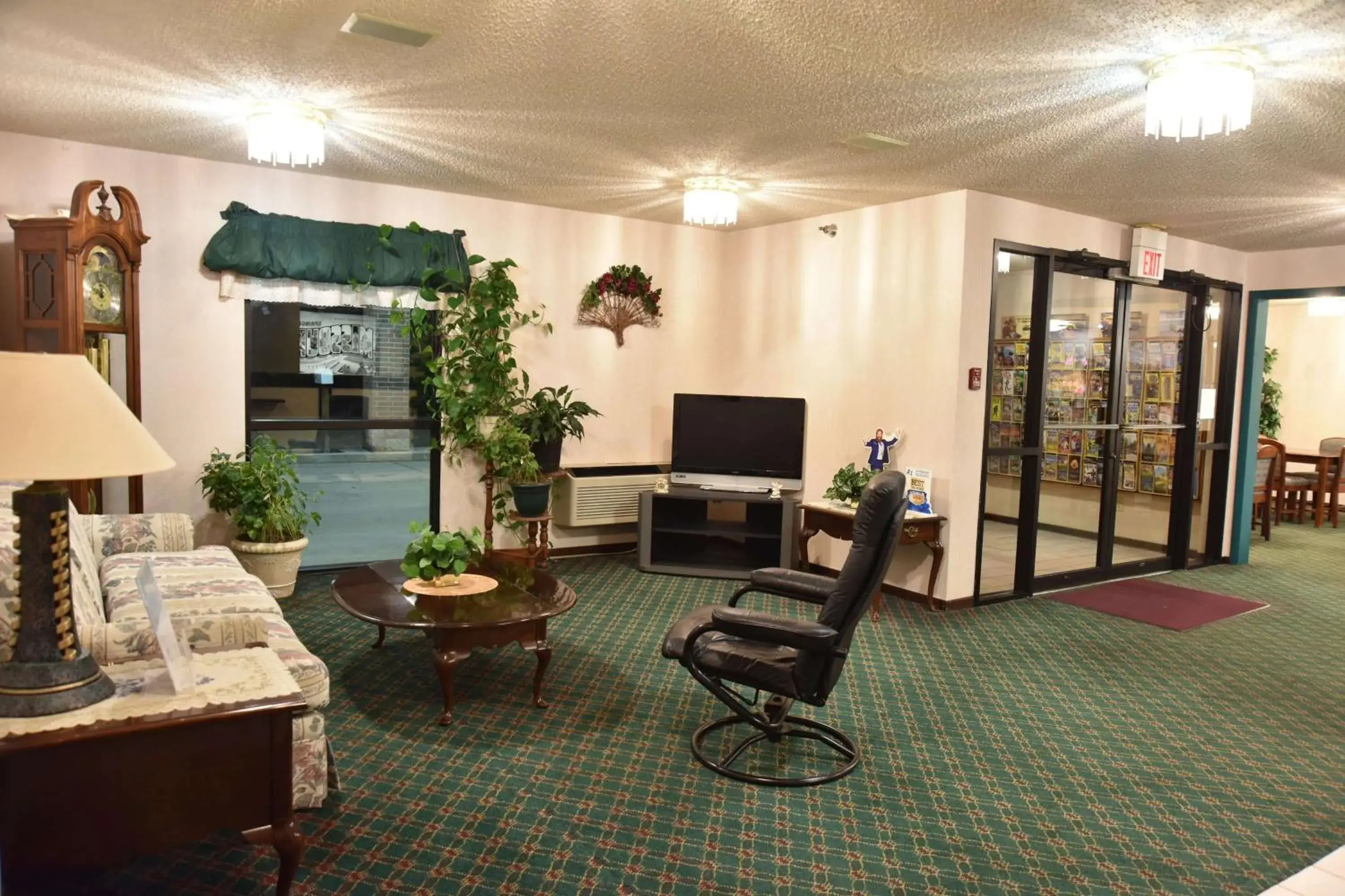 Lobby or reception in Super 8 by Wyndham Springfield-Battlefield