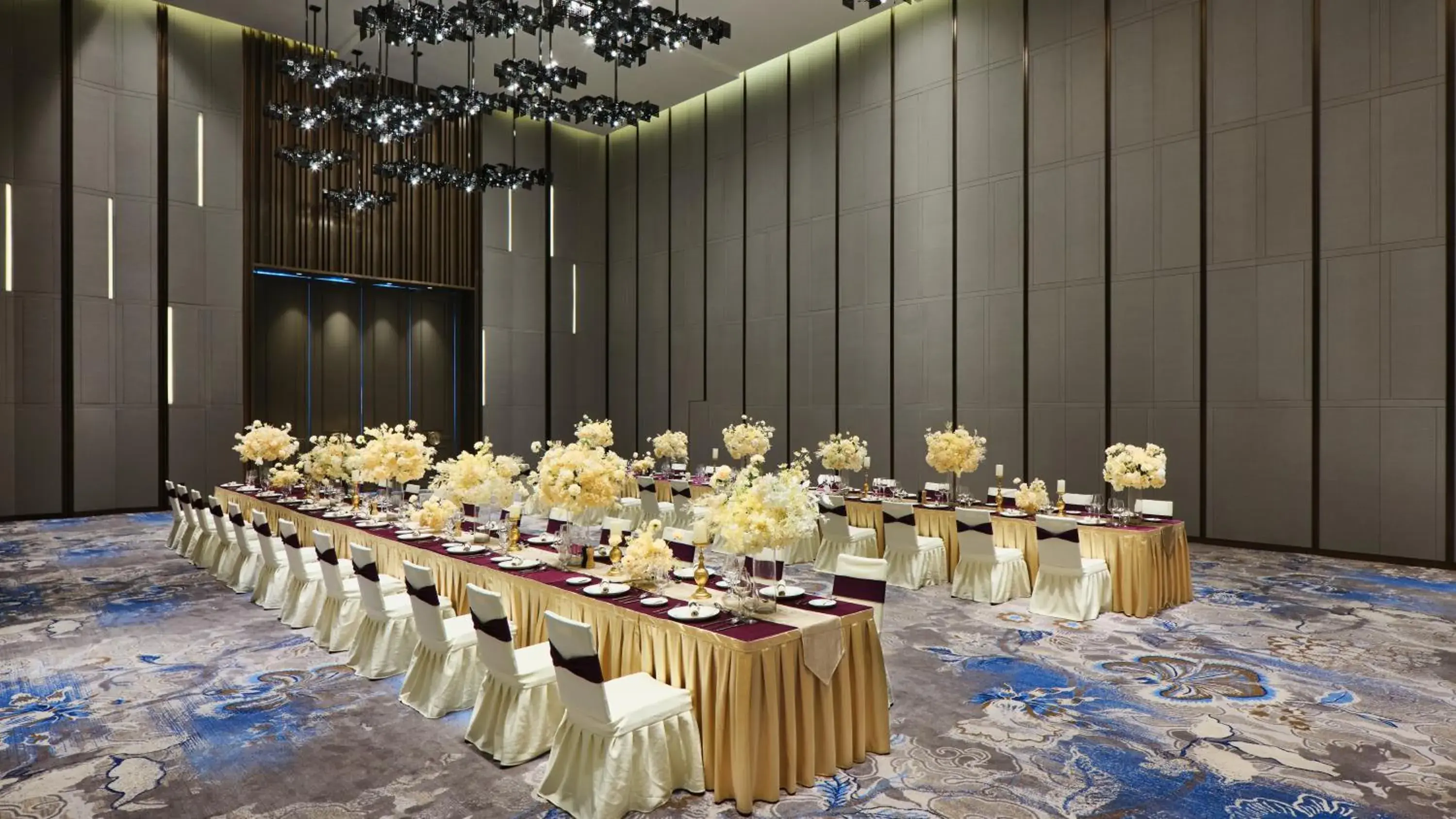 Banquet/Function facilities, Banquet Facilities in Crowne Plaza Wuhan Development Zone, an IHG Hotel