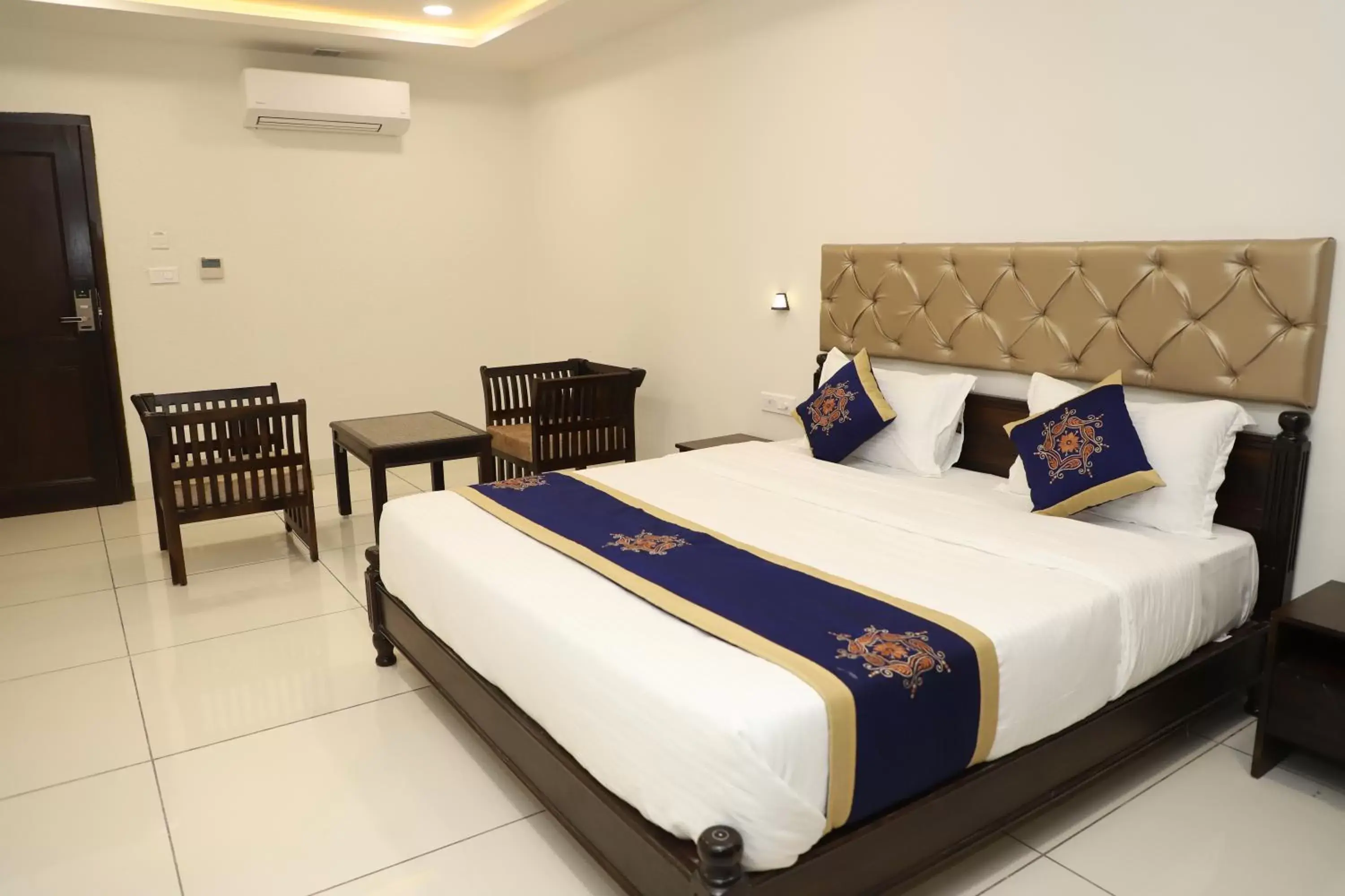 Bed in Clover Inn Bed in Clover Inn