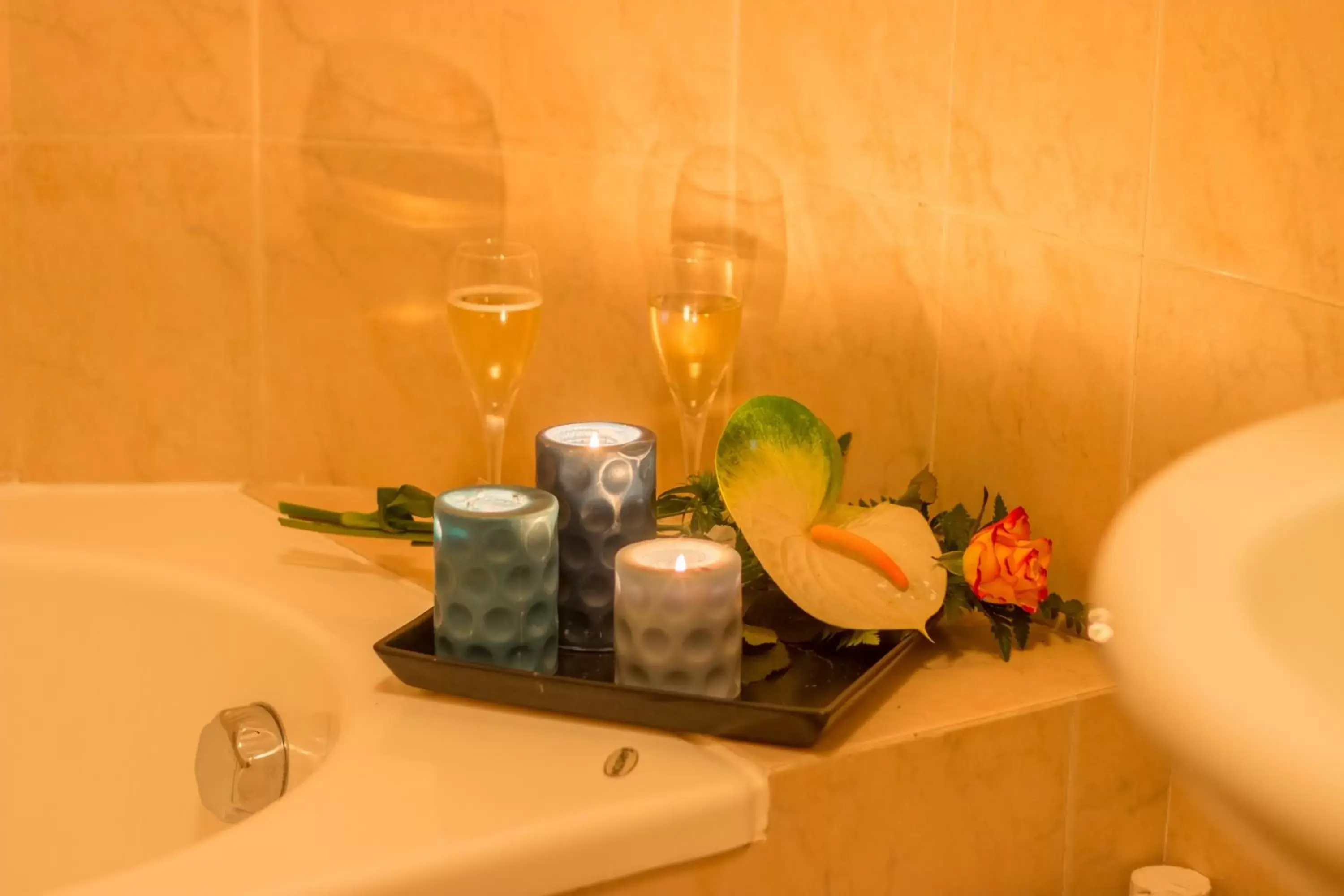 Bathroom, Food in Locanda Da Otello