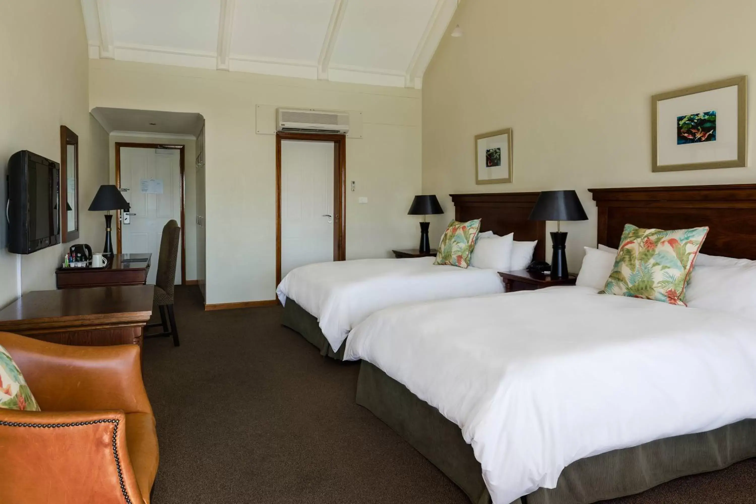 Photo of the whole room, Bed in Protea Hotel by Marriott George King George