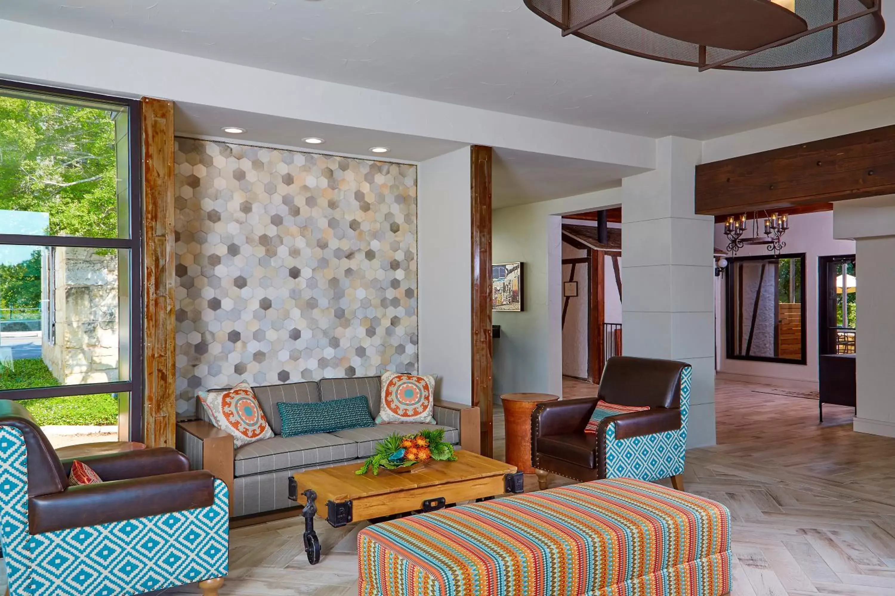 Lobby or reception, Lounge/Bar in Fredericksburg Inn and Suites