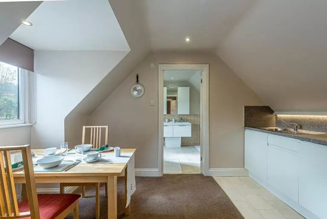 Kitchen or kitchenette, Dining Area in Pretty Maid House B&B