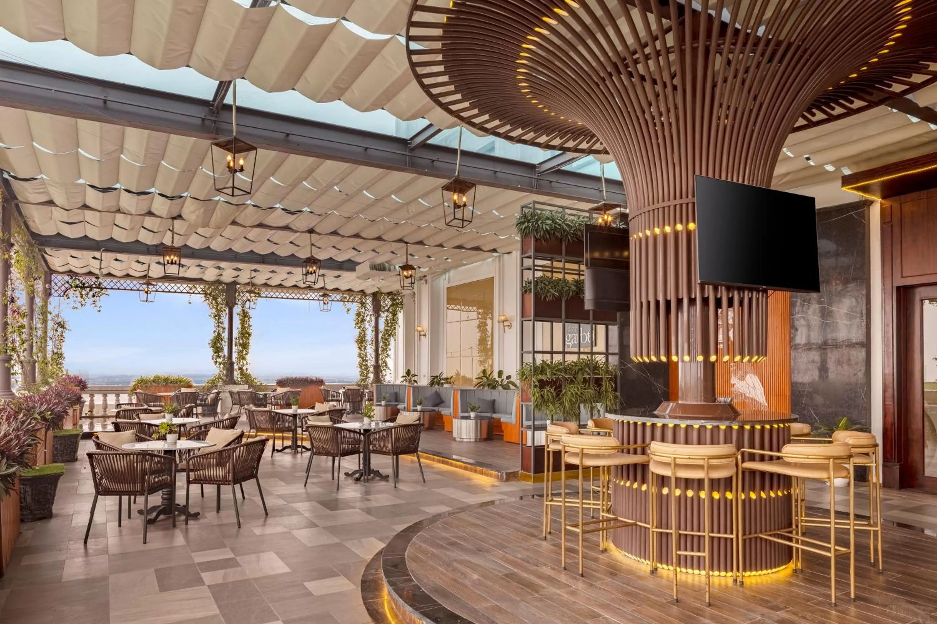 Restaurant/places to eat in Meliá Vinpearl Phu Ly