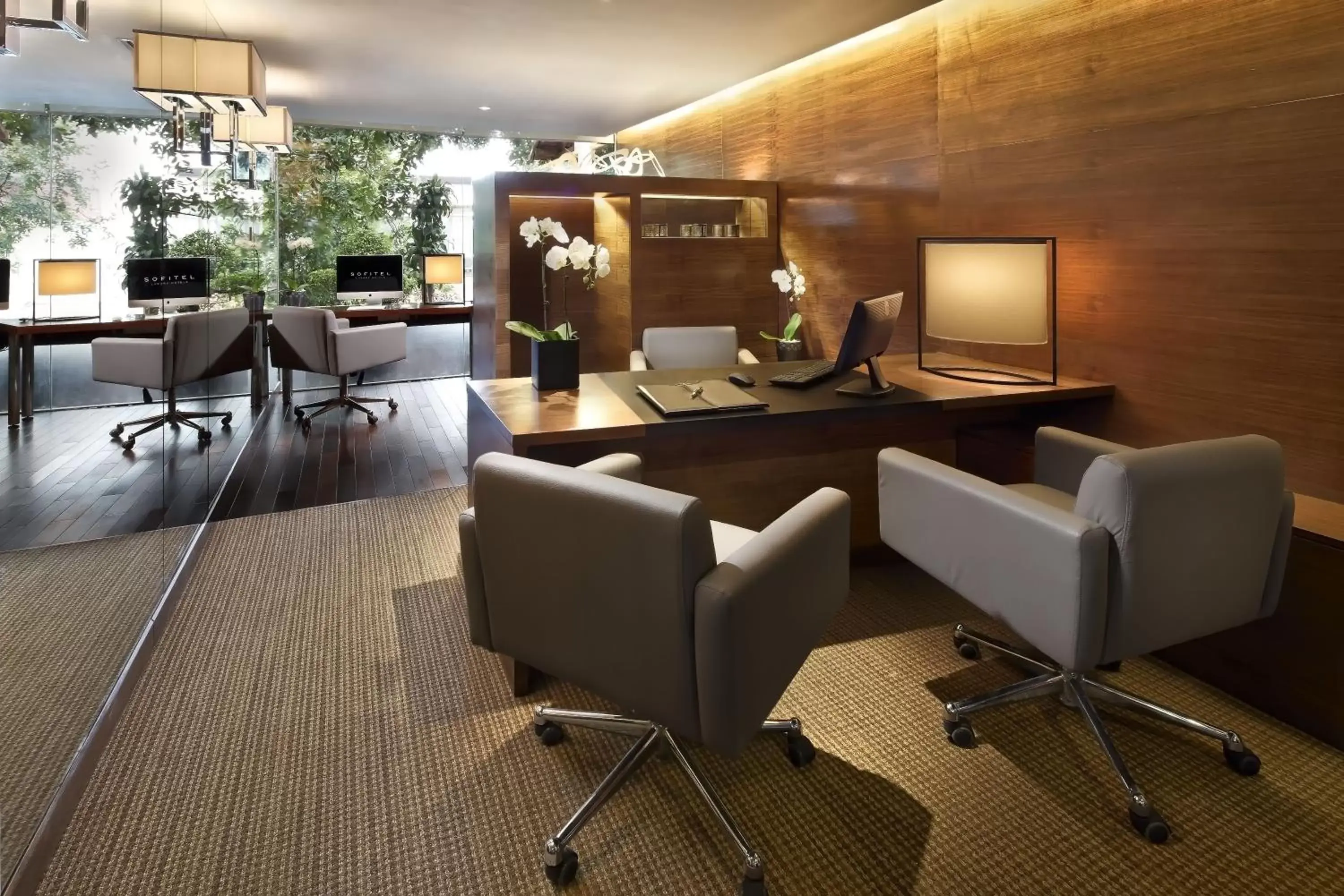 Business facilities in Pan Pacific Hanoi