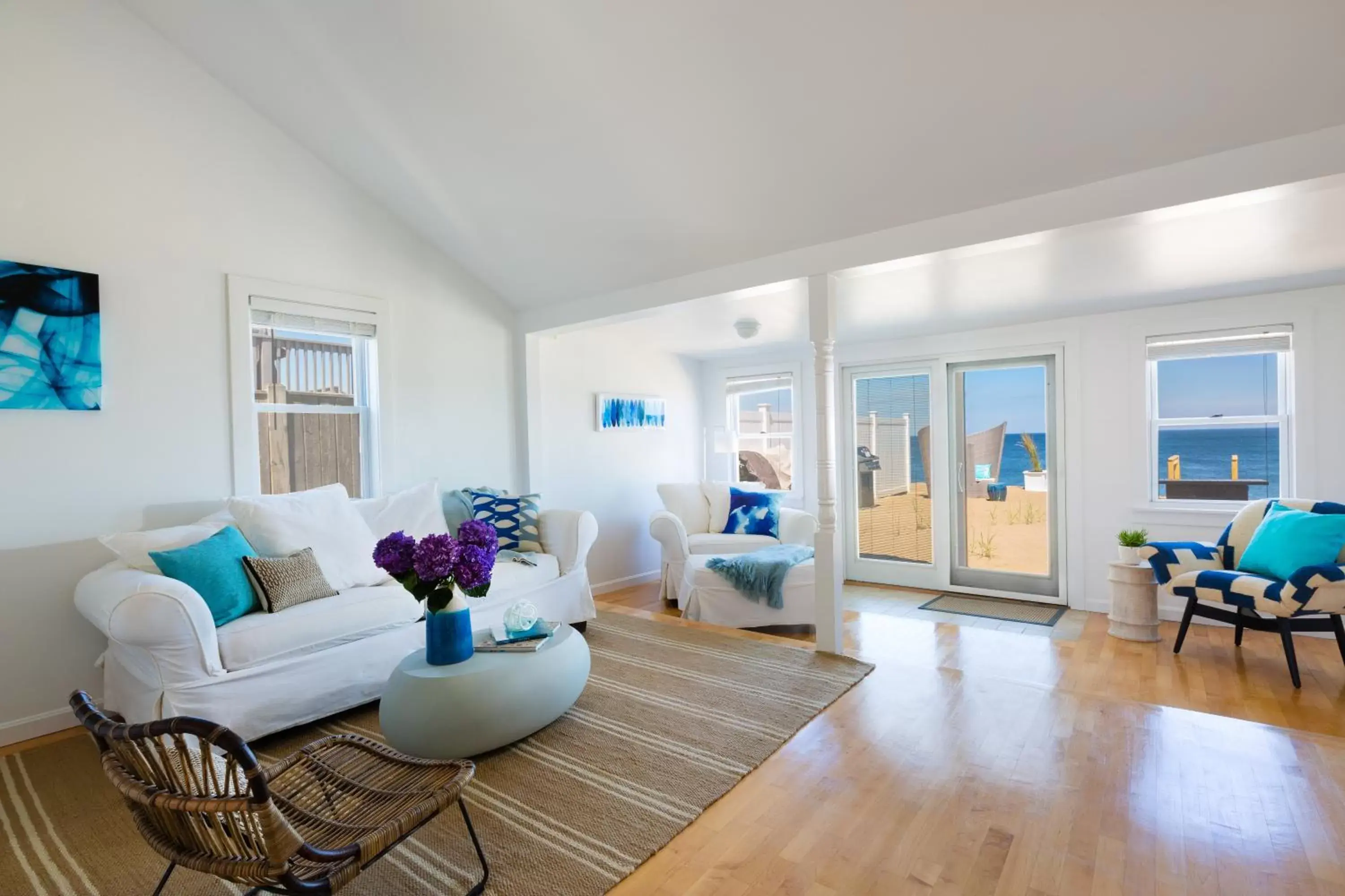 Living room, Seating Area in Blue - Inn on the Beach