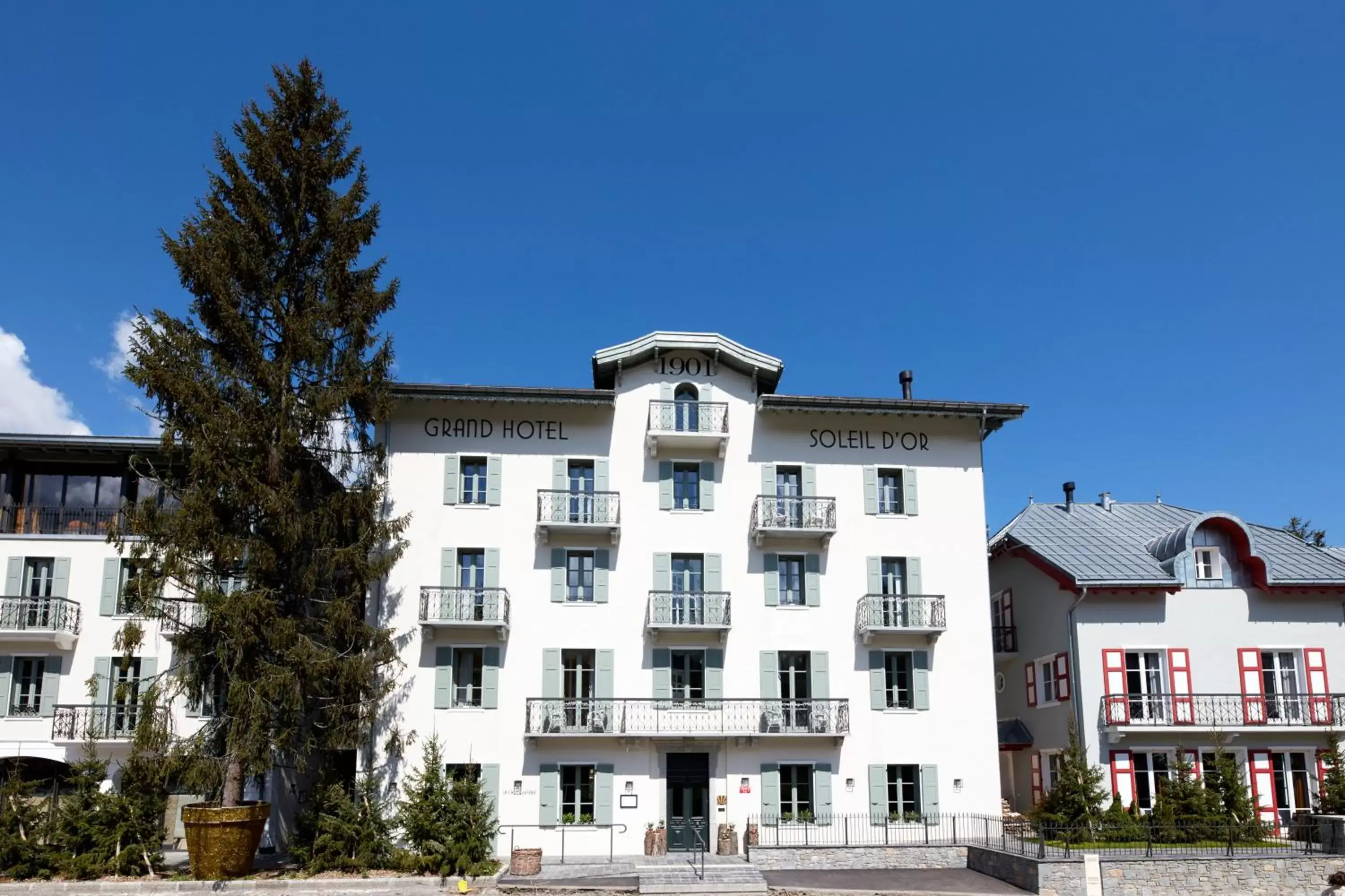Property Building in Grand Hotel Soleil d'Or