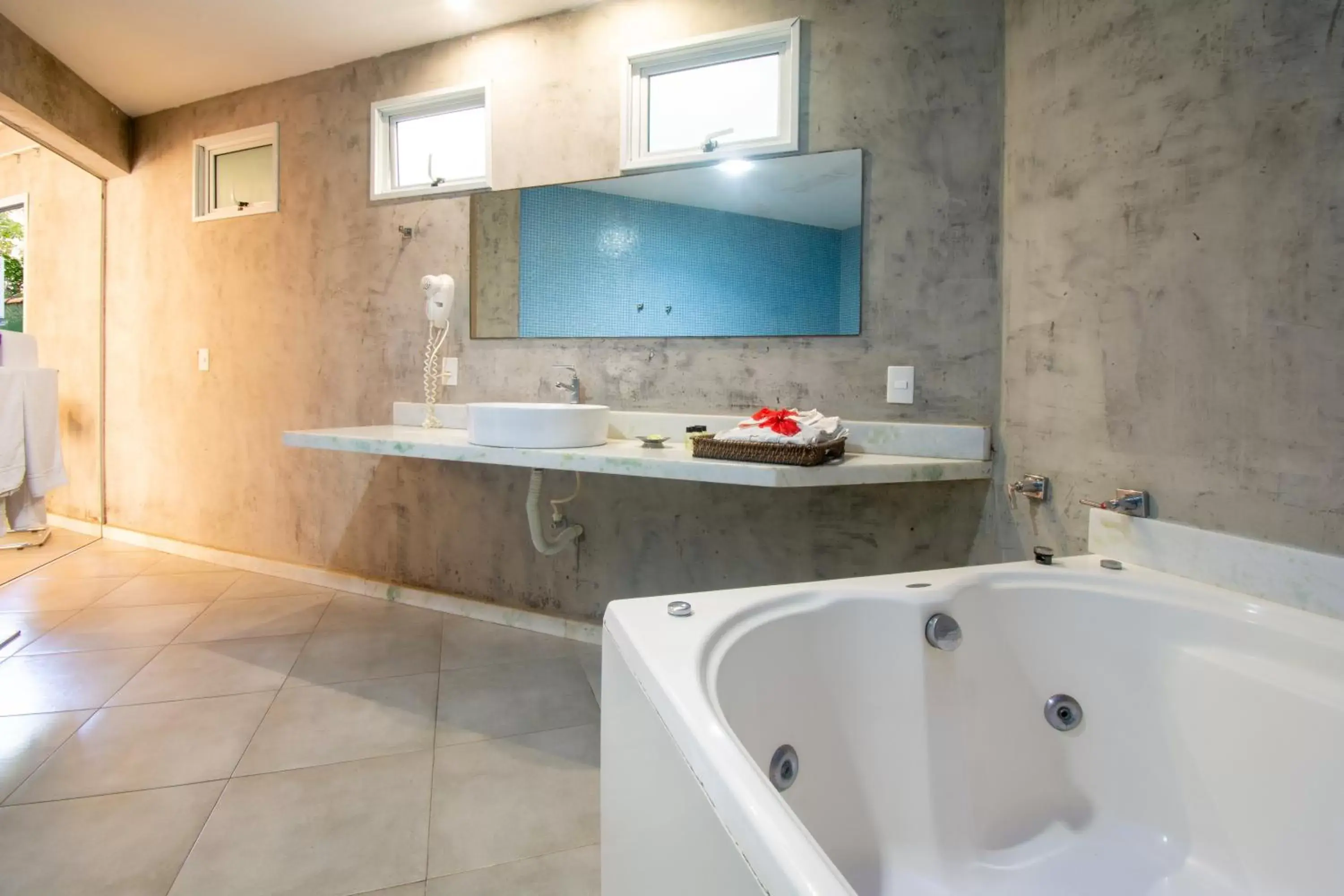 Hot Tub, Bathroom in Armação dos Búzios Pousada Design