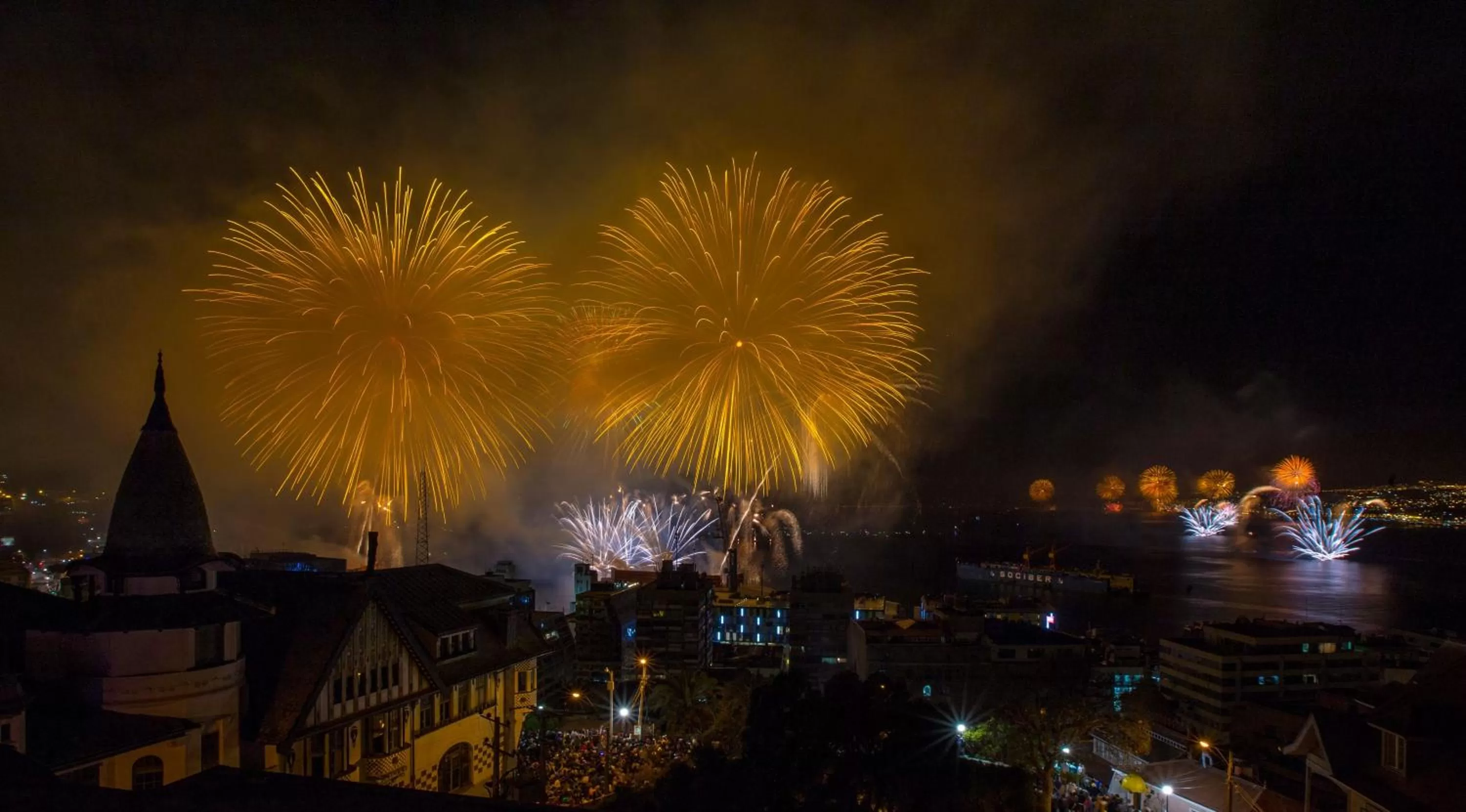 Evening entertainment in Palacio Astoreca