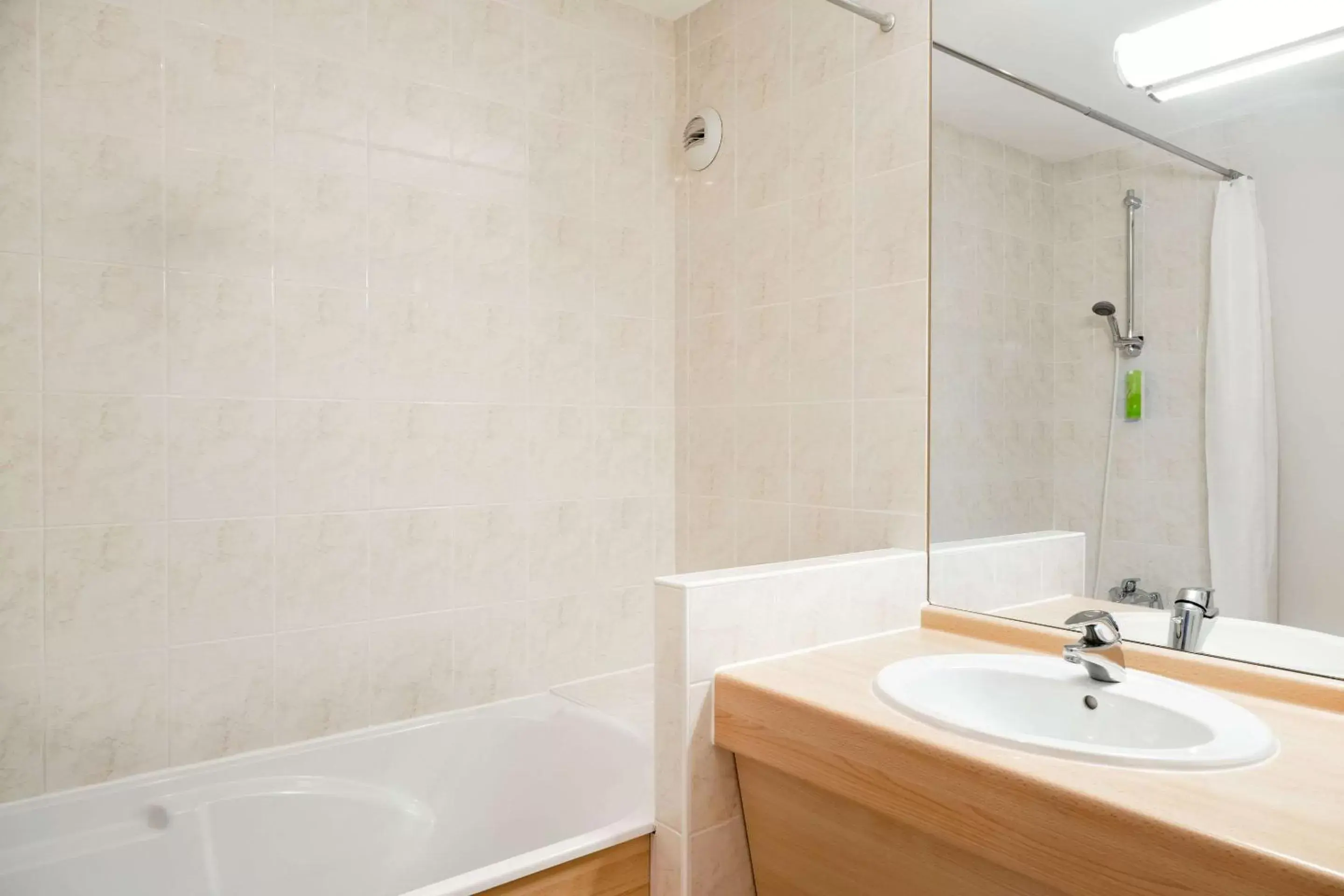 Bathroom in Quality Hotel Pau Centre Bosquet