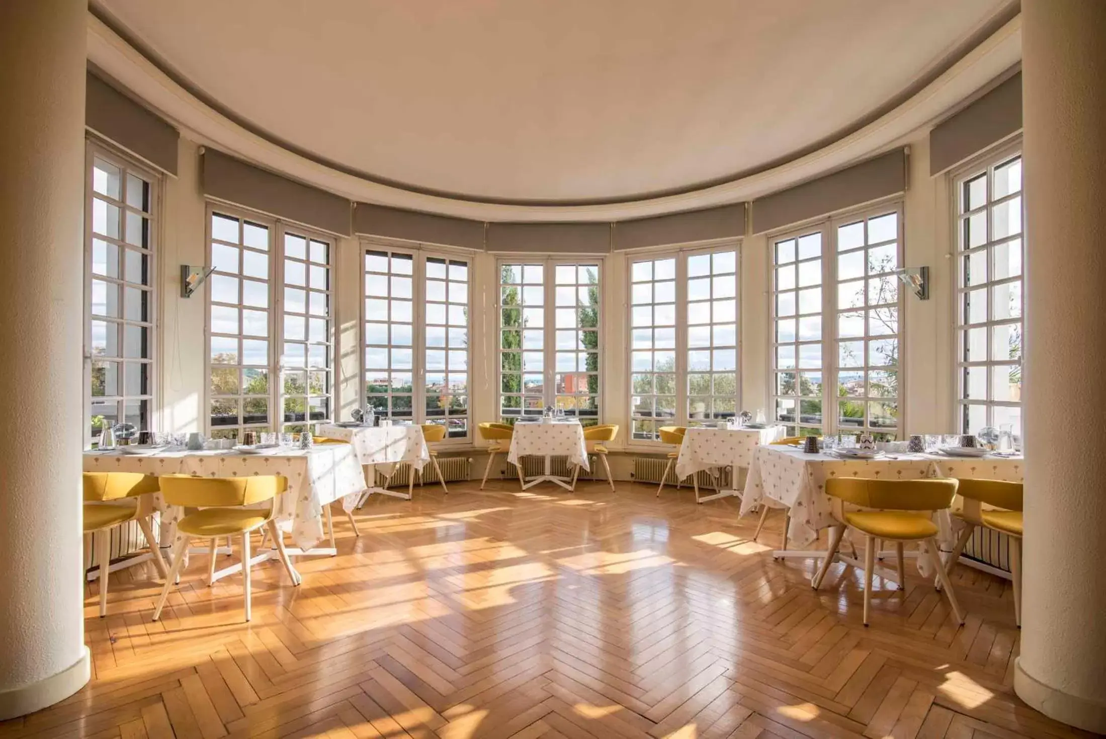 Dining area, Restaurant/Places to Eat in Quand la ville dort