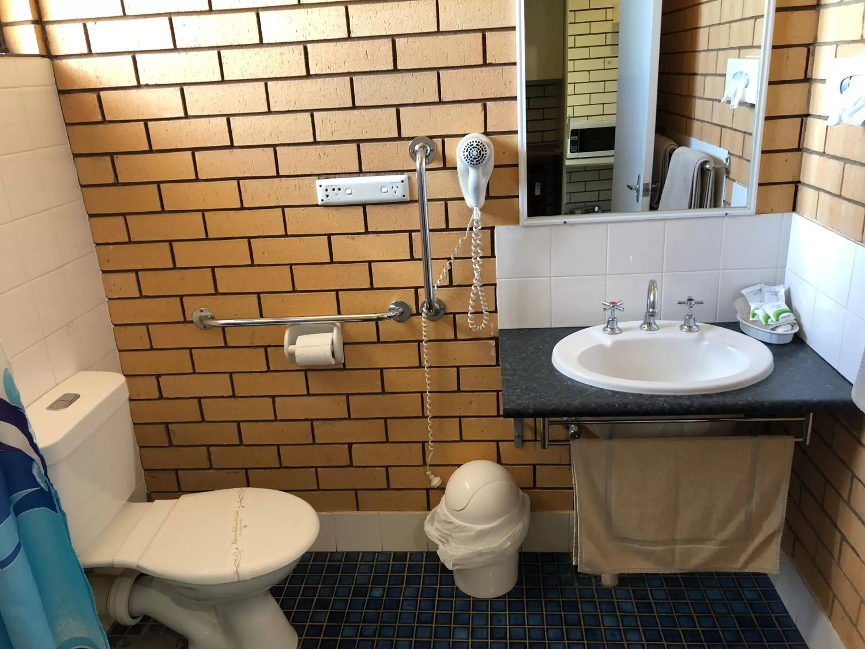 Bathroom in Stockman Motor Inn