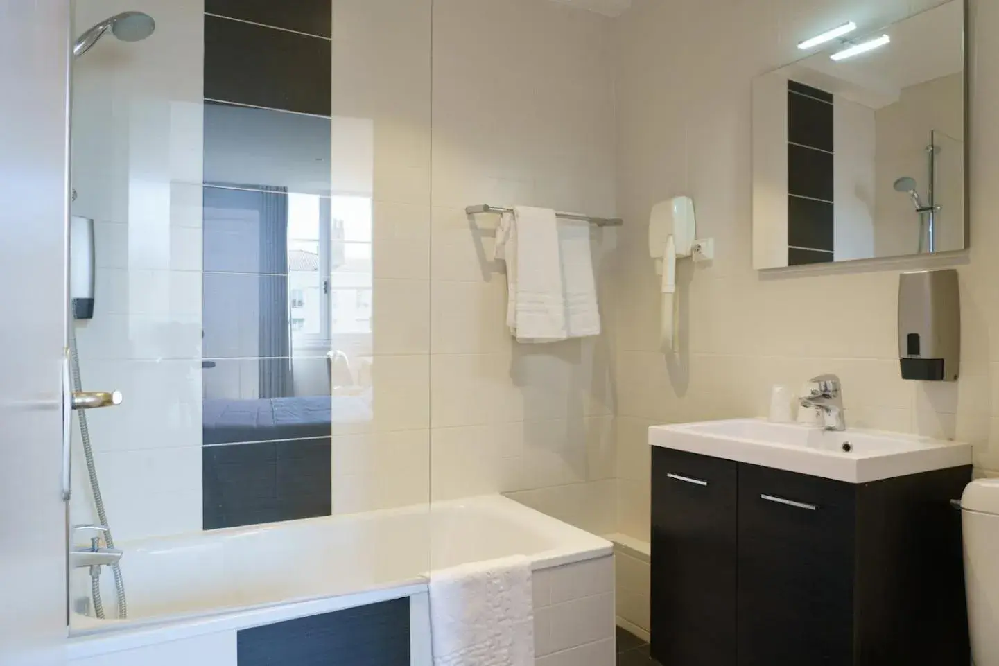 Bathroom in Hotel du Théatre