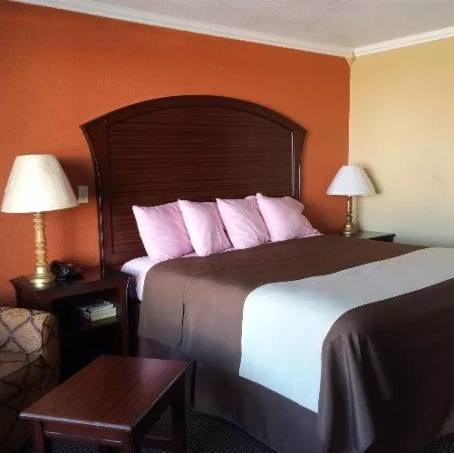 King Room in Americas Best Value Inn Schulenburg