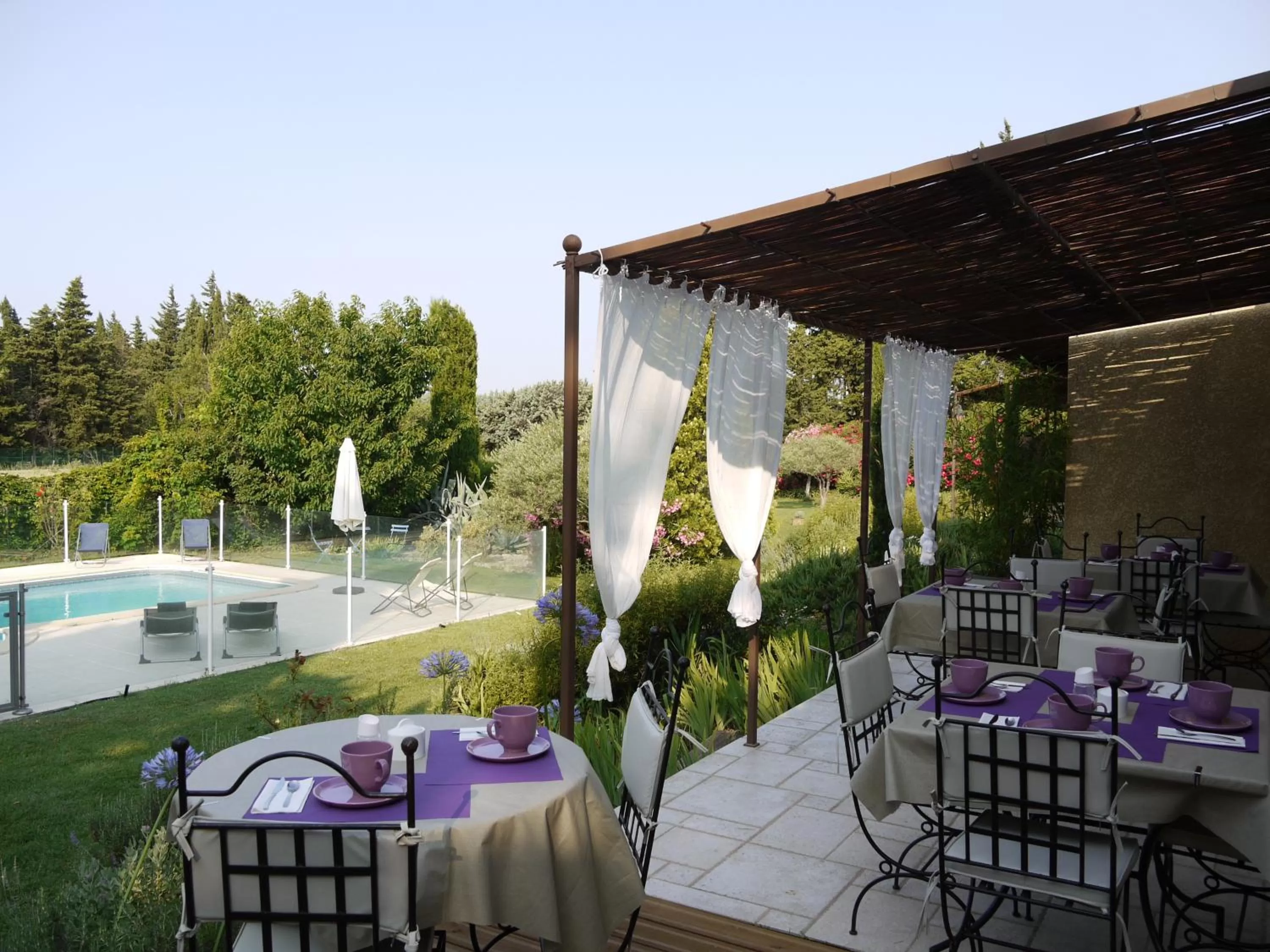 Restaurant/Places to Eat in Mas des Marguerites