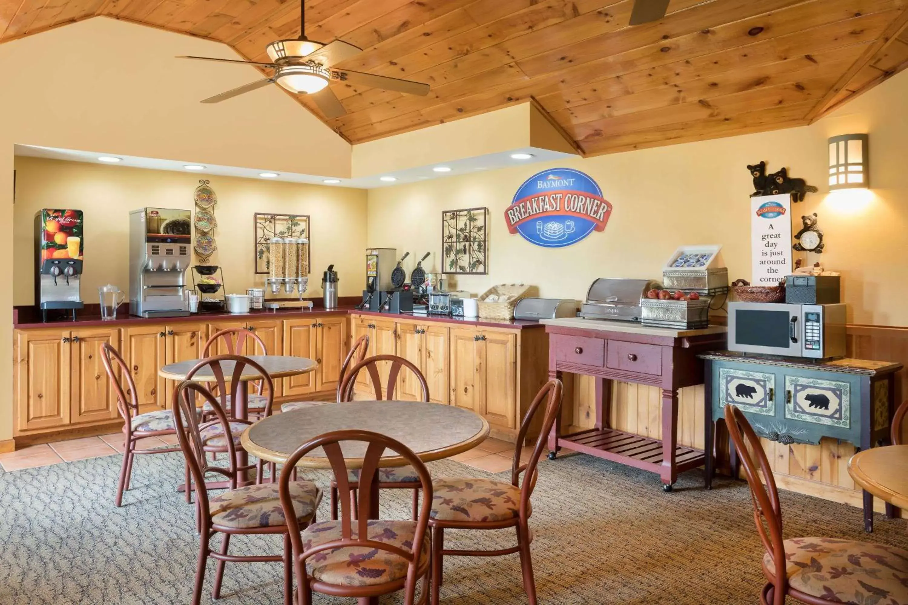 Restaurant/Places to Eat in Baymont by Wyndham Sevierville Pigeon Forge