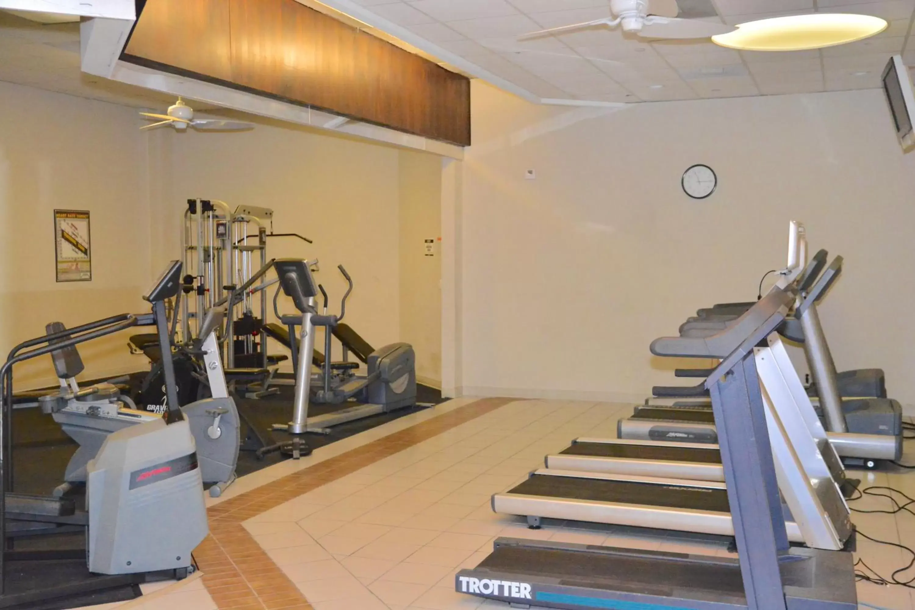 Fitness centre/facilities in Sunchase Inn & Suites Fitness centre/facilities in Sunchase Inn & Suites