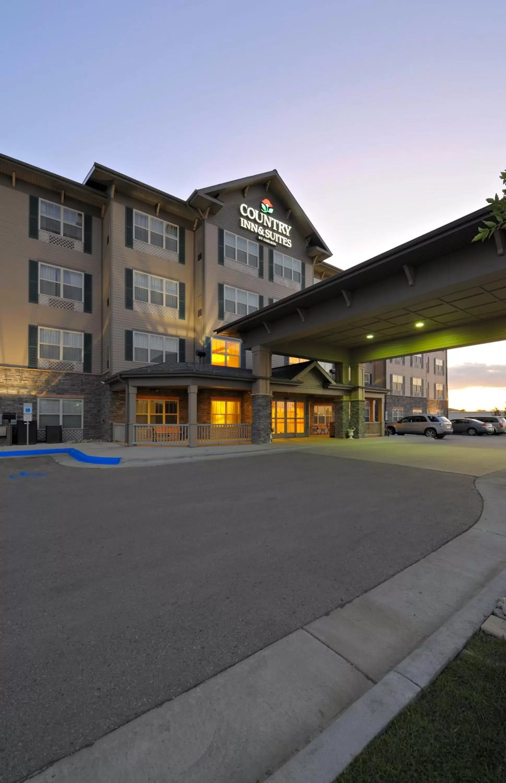 Facade/entrance, Property Building in Country Inn & Suites by Radisson, Grand Forks, ND