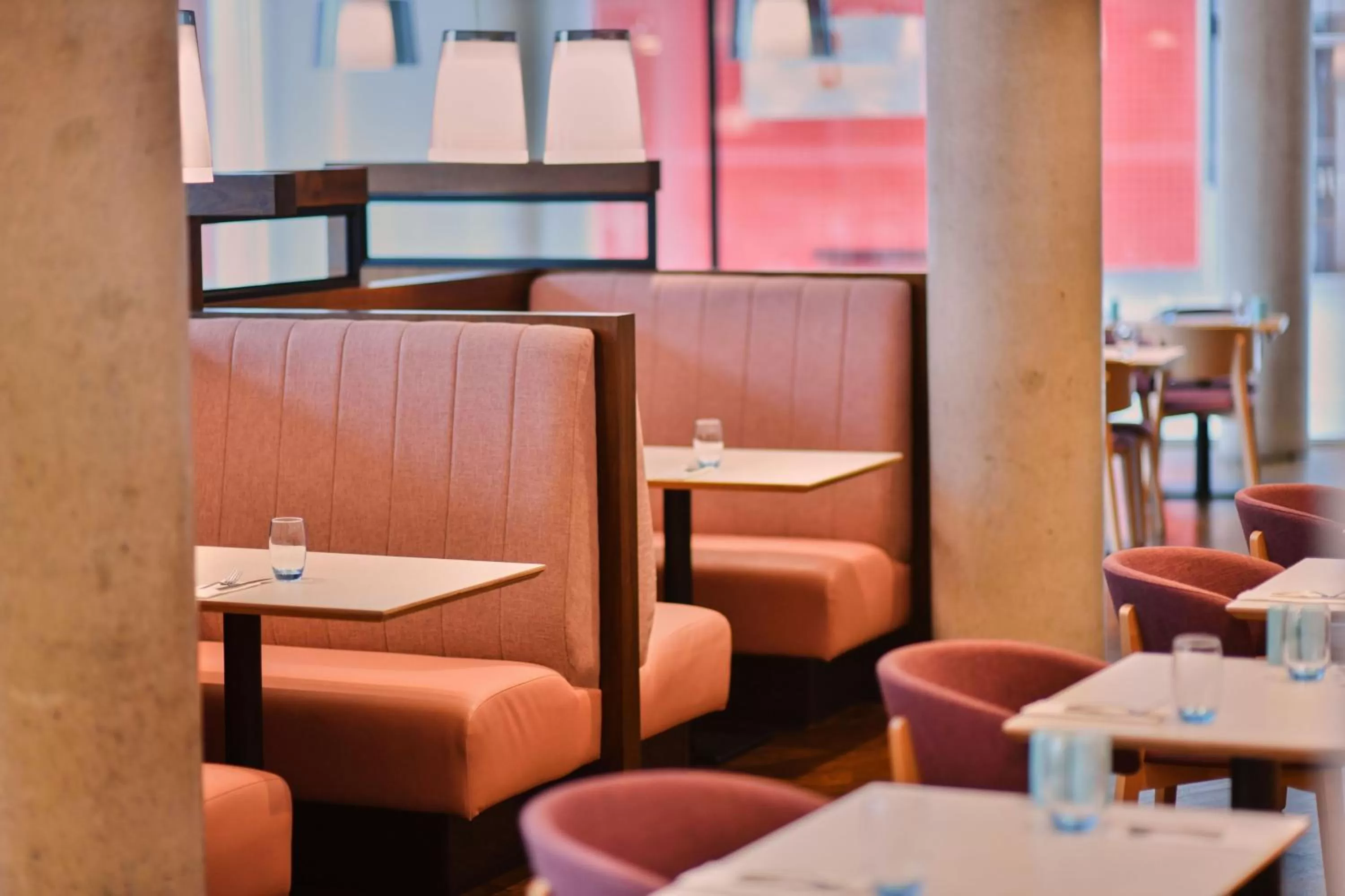 Restaurant/places to eat in Aloft London Excel