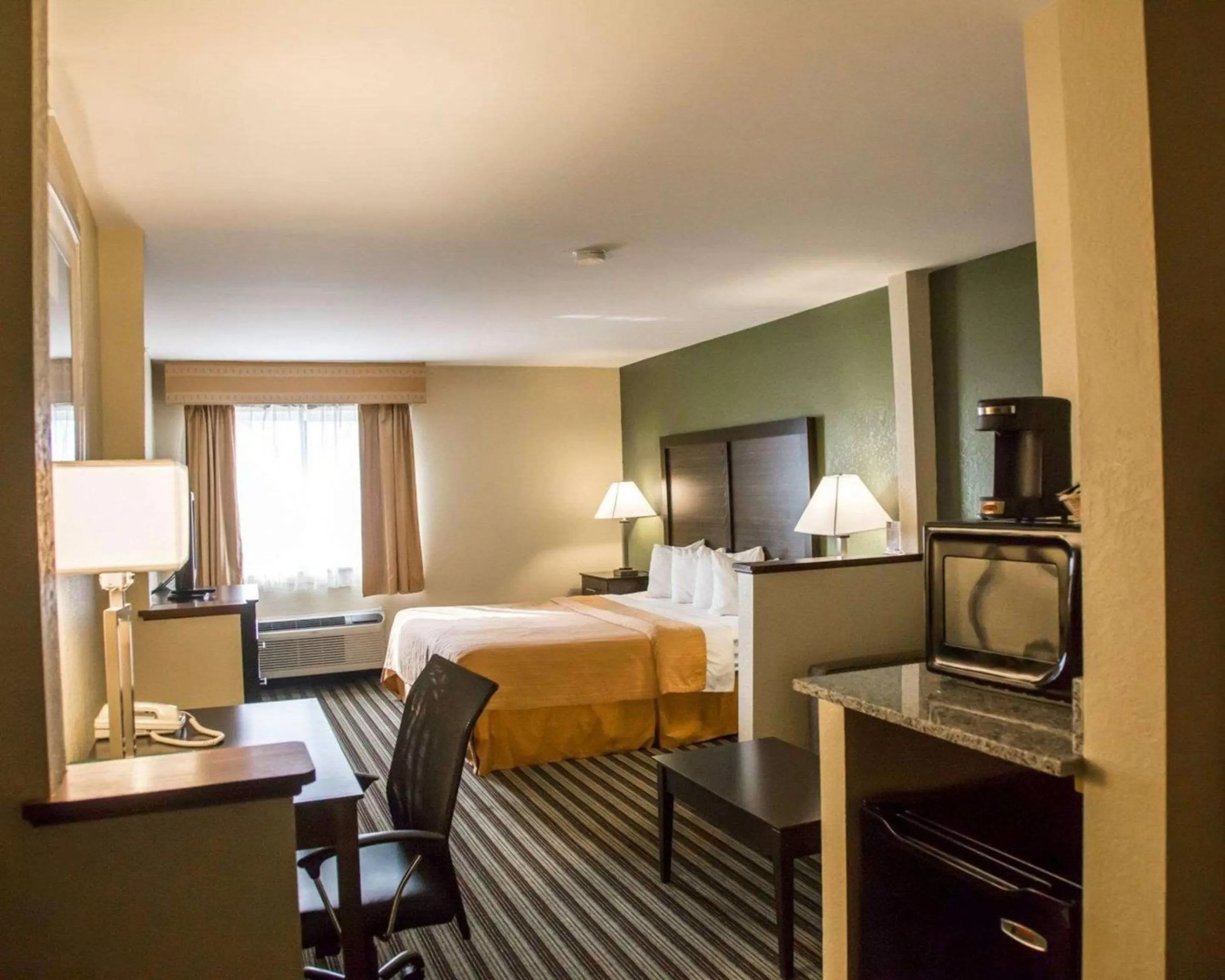 Photo of the whole room, Bed in Quality Inn & Suites Loves Park near Rockford