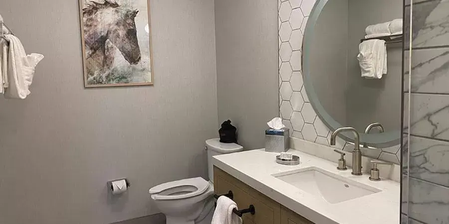 King Room in Oak Grove Racing Gaming Hotel King Room in Oak Grove Racing Gaming Hotel