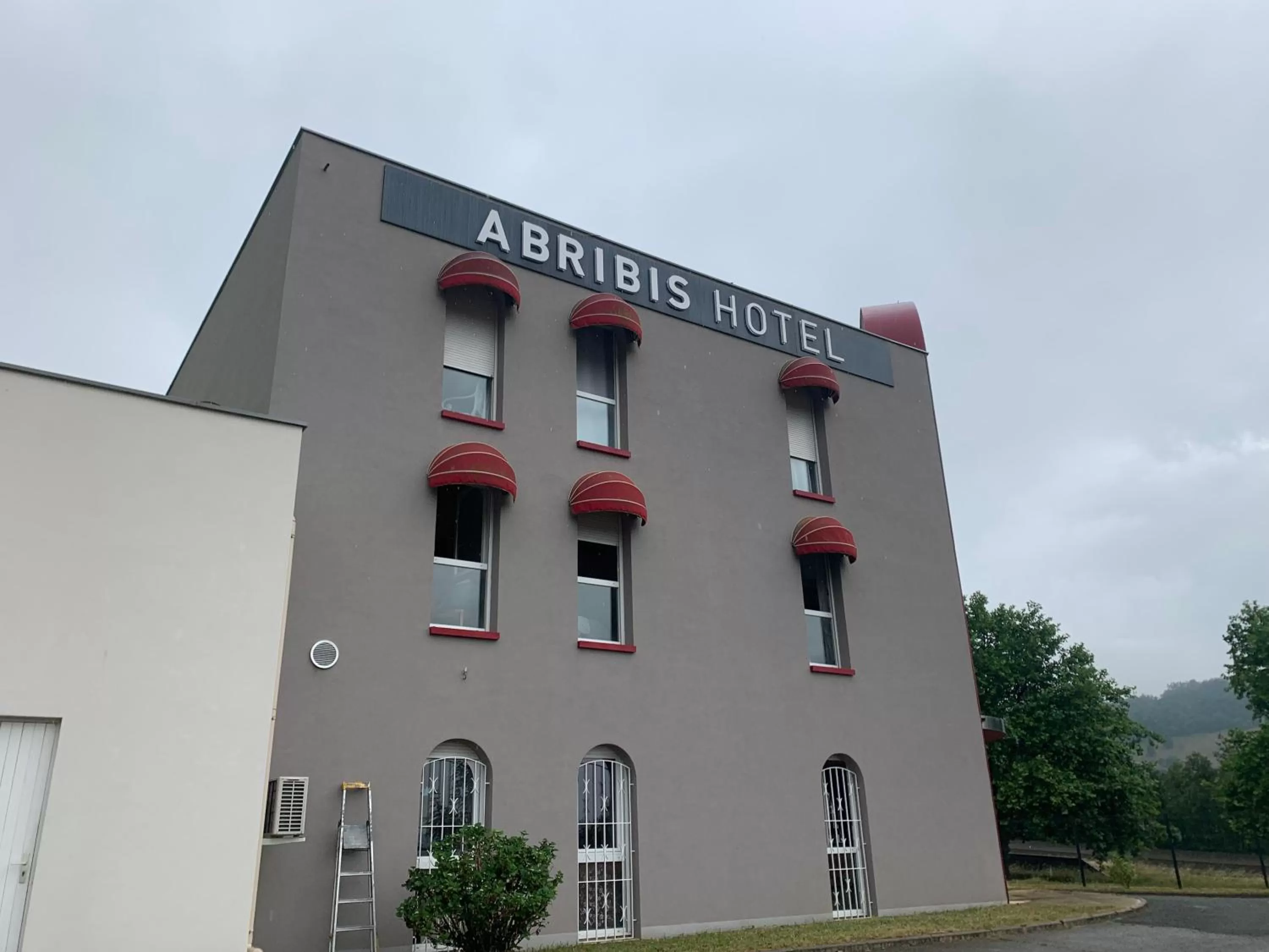 Property building in L'Abribis